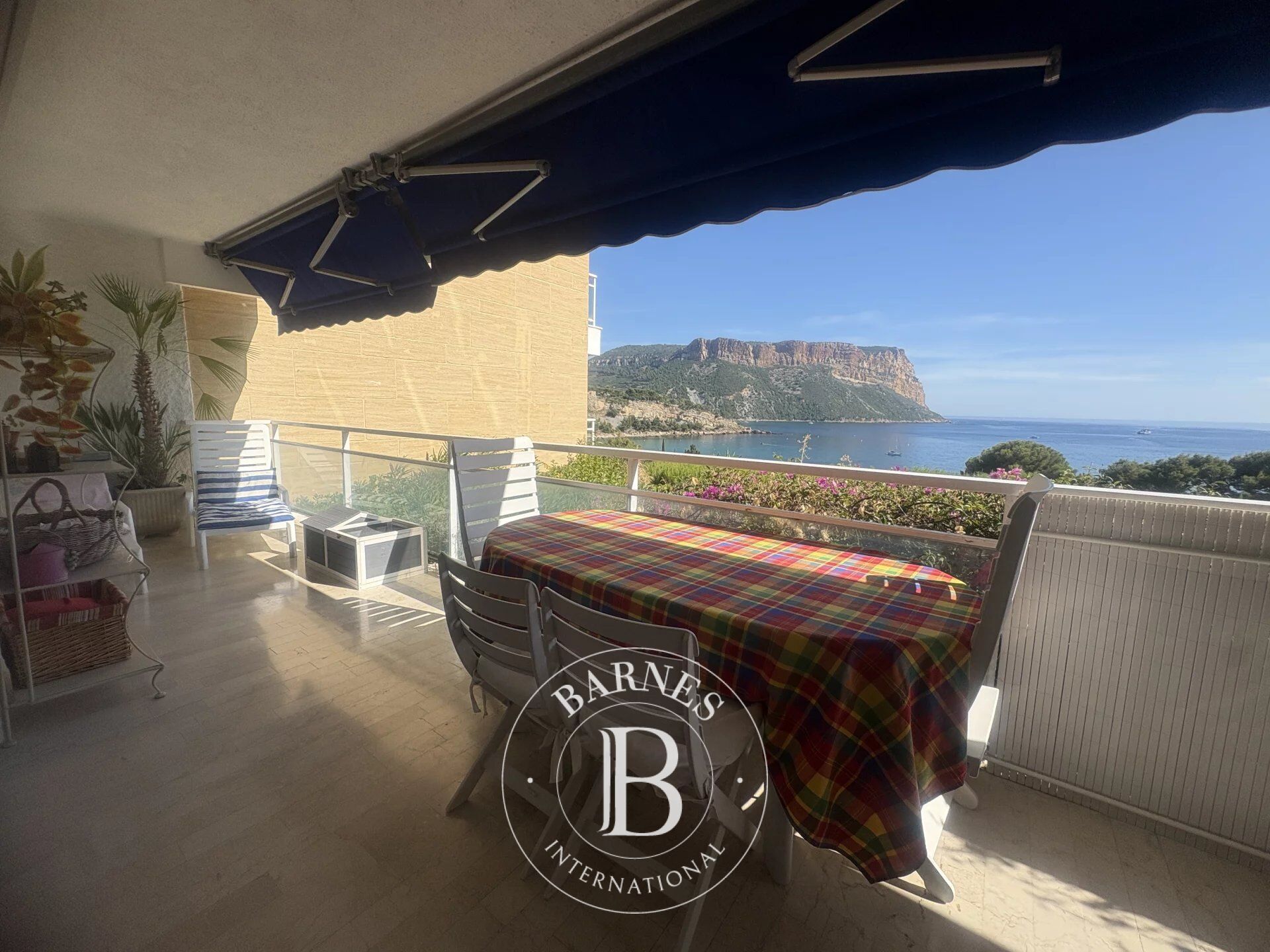 VENTE - CASSIS - APPARTEMENT 3 CHAMBRES - GRANDE TERRASSE - VUE MER ET CAP CANAILLE - picture 2