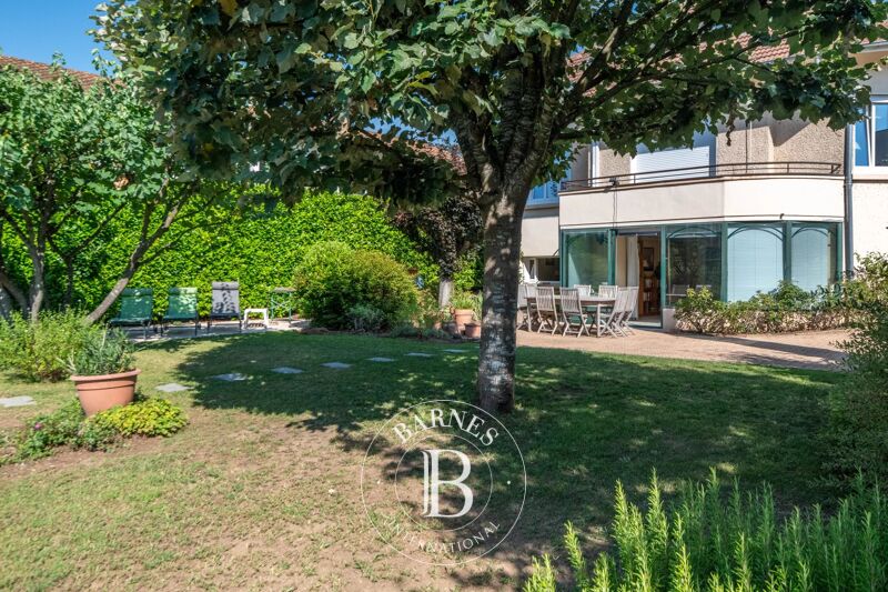 FRANCHEVILLE-LE-HAUT - Maison familiale d'environ 198 m² - Terrain de 1894  m²  avec piscine - 5 chambres