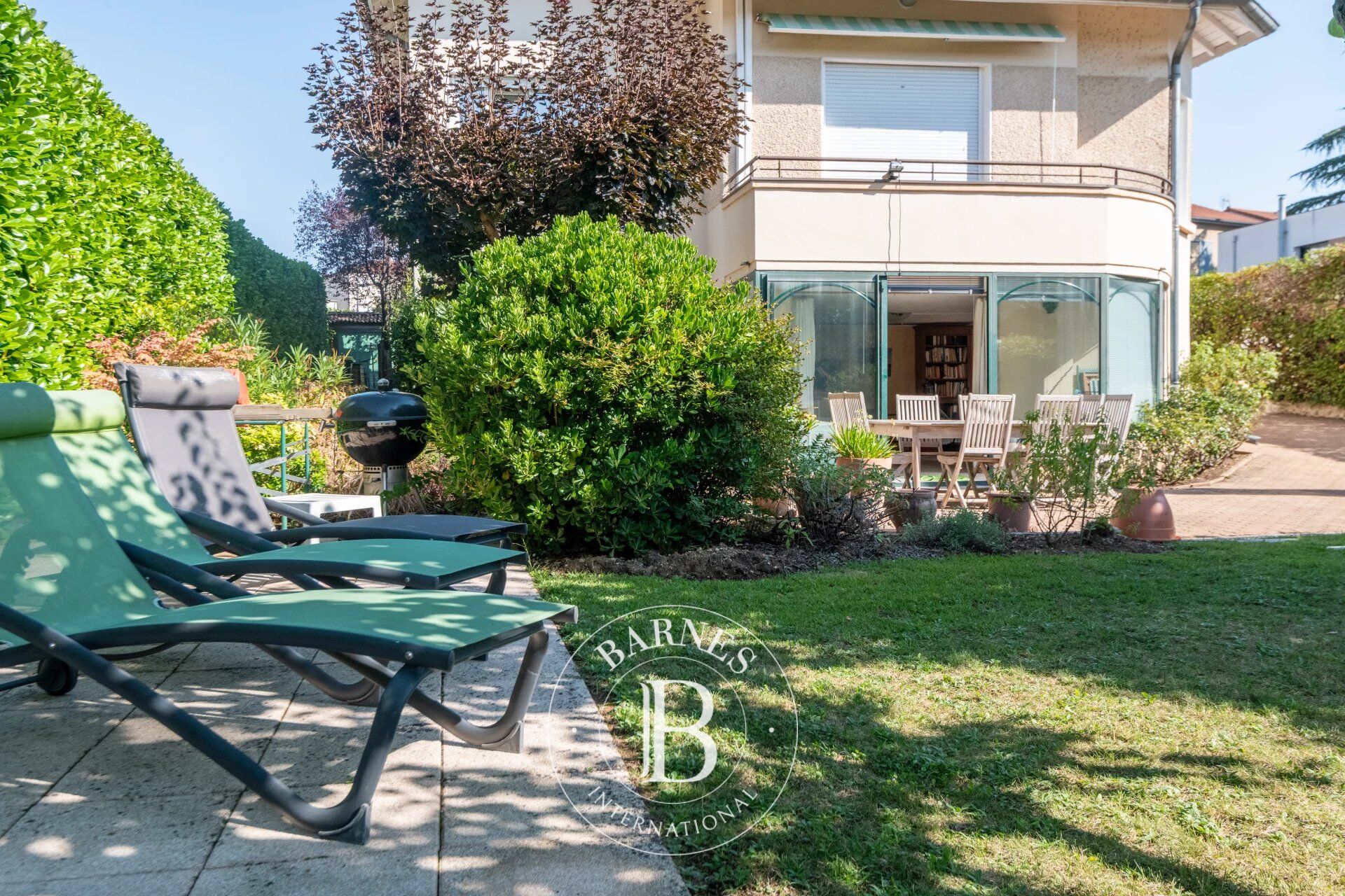 FRANCHEVILLE-LE-HAUT - Maison familiale d'environ 198 m² - Terrain de 1894  m²  avec piscine - 5 chambres - picture 1