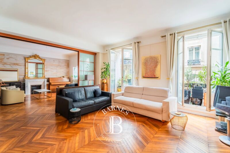 PARIS16 - BELLES FEUILLES - APPARTEMENT -2/3 CHAMBRES