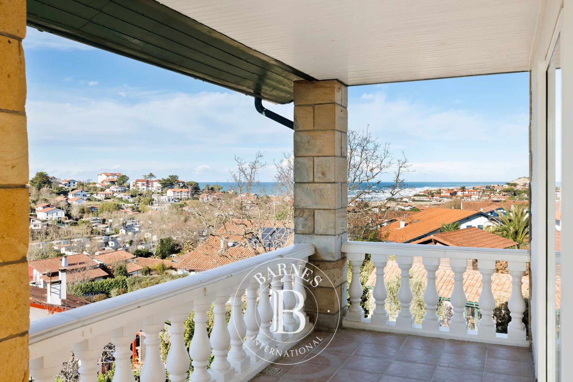 BIDART - GUETHARY, EN POSITION DOMINANTE, MAISON SUR PARCELLE DE 2 275 M² - picture 1