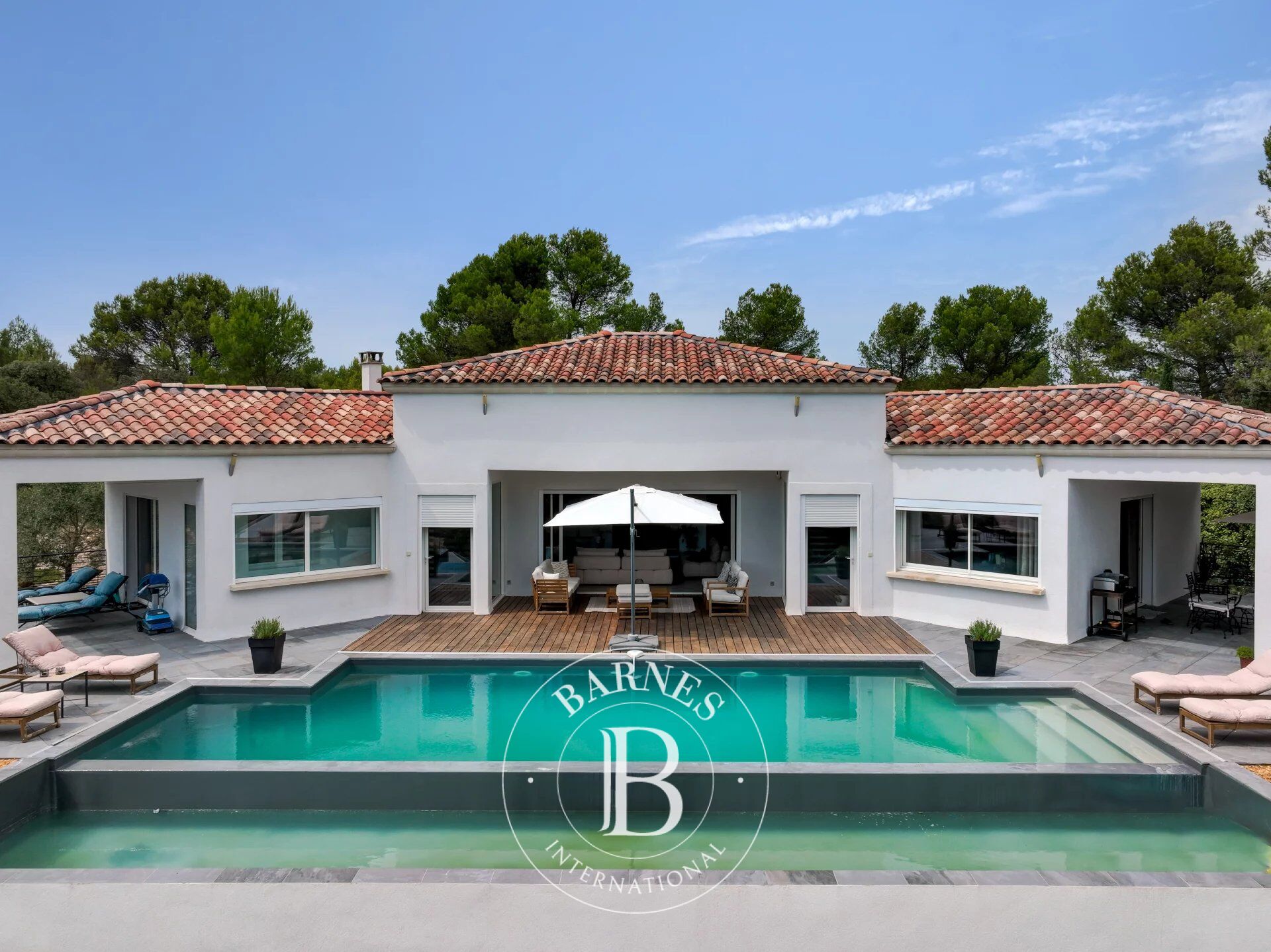 AIX-EN-PROVENCE - CONTEMPORARY VILLA - 280sqm - 3/4 BEDROOMS - STUDY  - GARAGE - INDEPENDENT APARTMENT - GARDEN- INFINITY POOL - picture 2