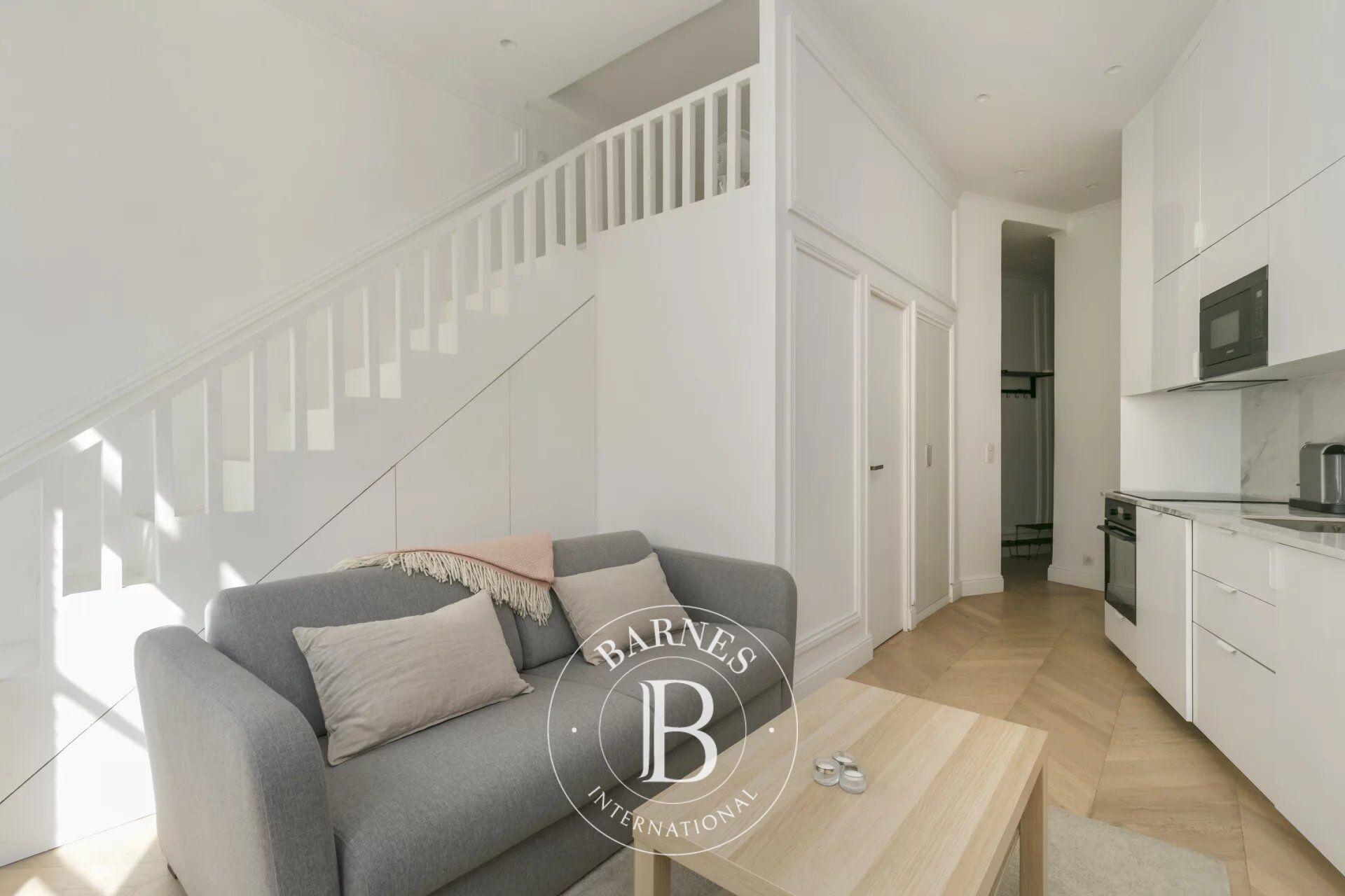 PARIS 1 - Saint-Honoré / Louvre - studio apartment - great volume - picture 3