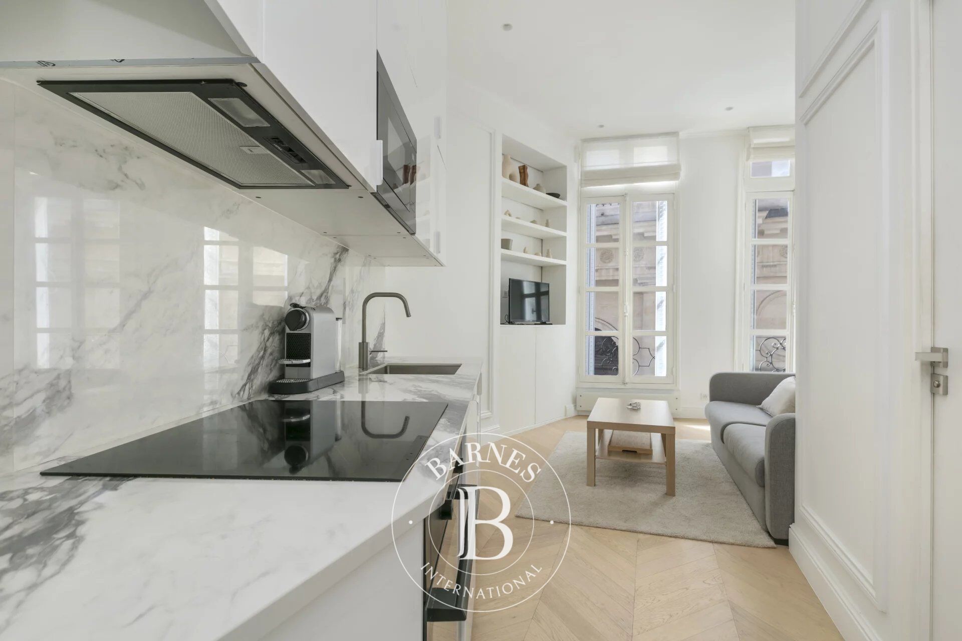 PARIS 1 - Saint-Honoré / Louvre - studio apartment - great volume - picture 1