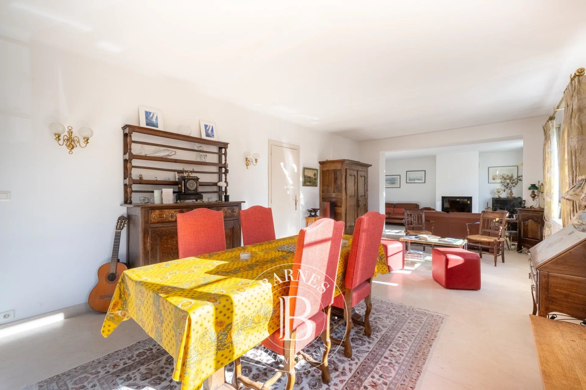 Le Chesnay/Bas de Plateau - Beautiful house offering great volume - 3/5 bedrooms - picture 2