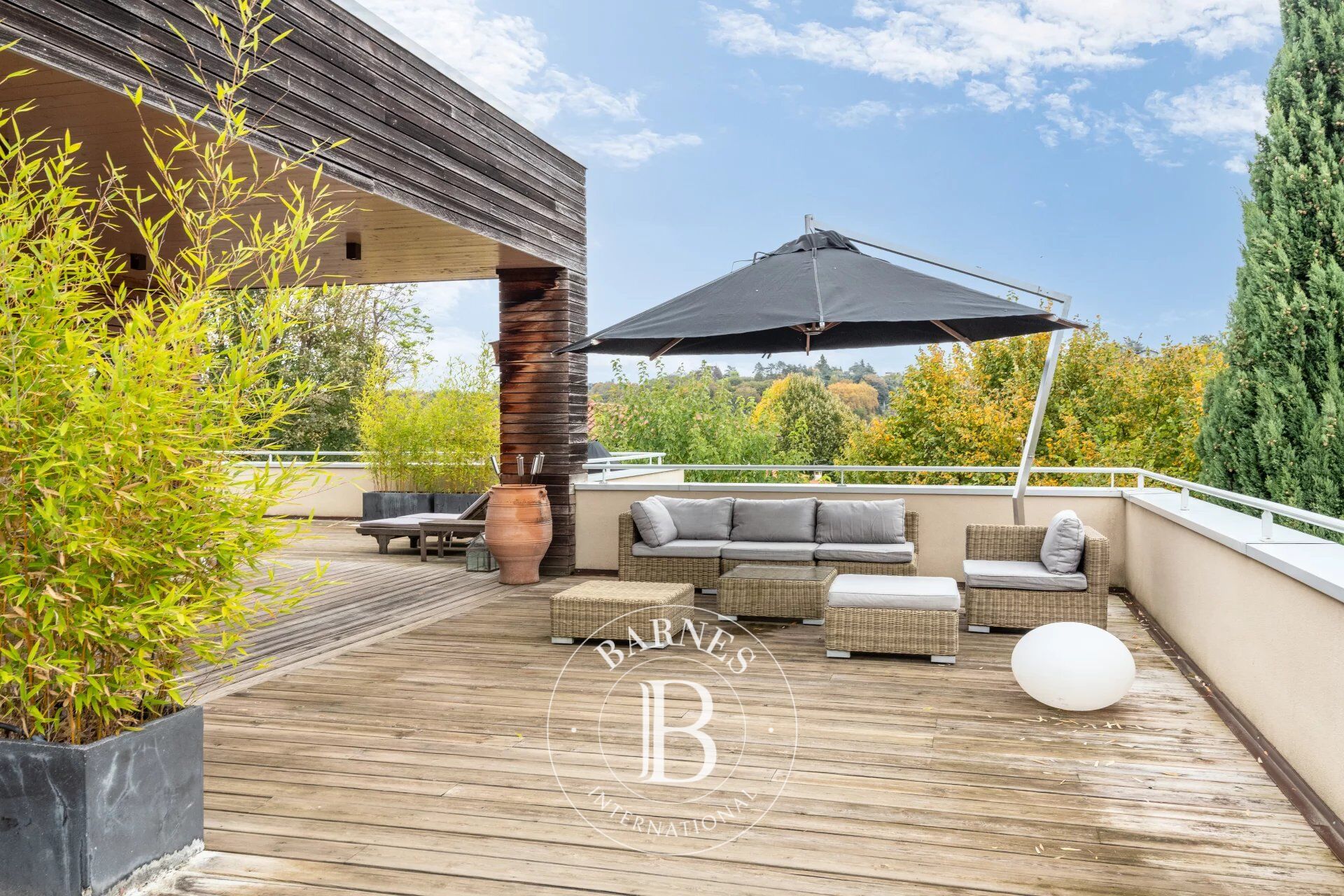 Collonges-Au-Mont-D'Or - House of approximately 254 m² - 5 Bedrooms - Land 1200 m² - picture 3