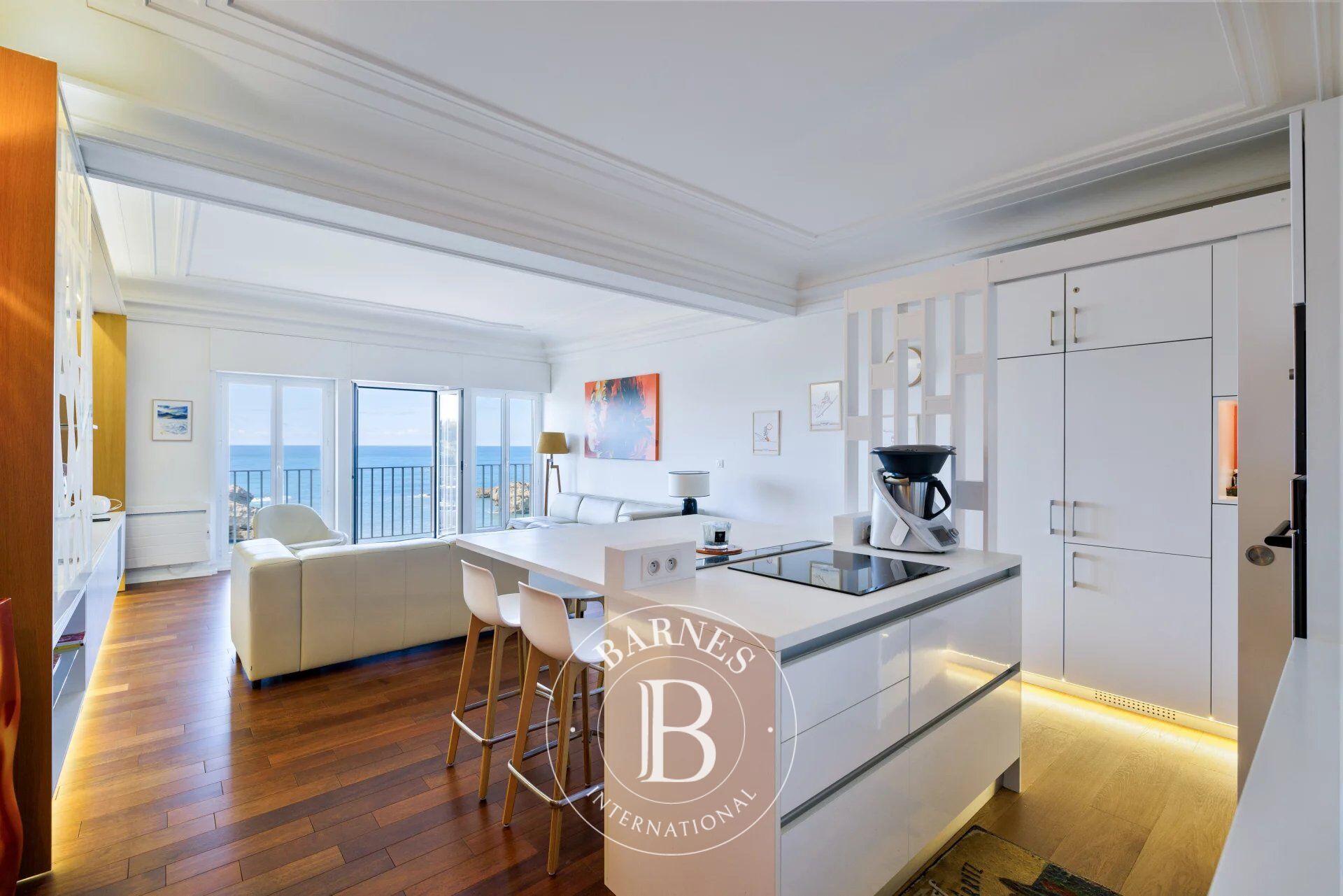 BIARRITZ CENTRE, EXCEPTIONNEL APPARTEMENT VUE MER 76M² - picture 2