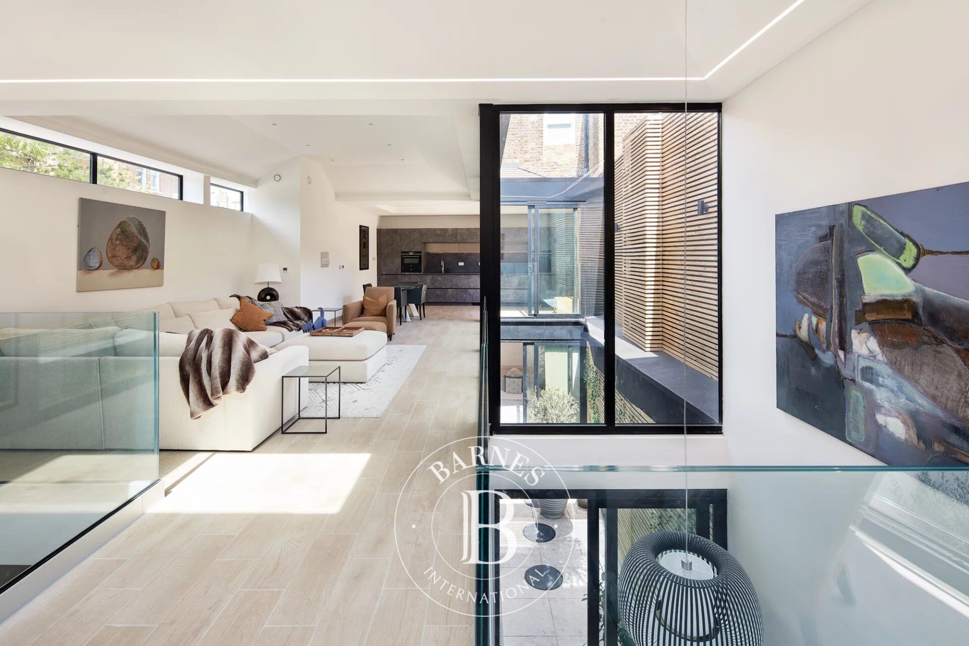 Casa London - picture 1