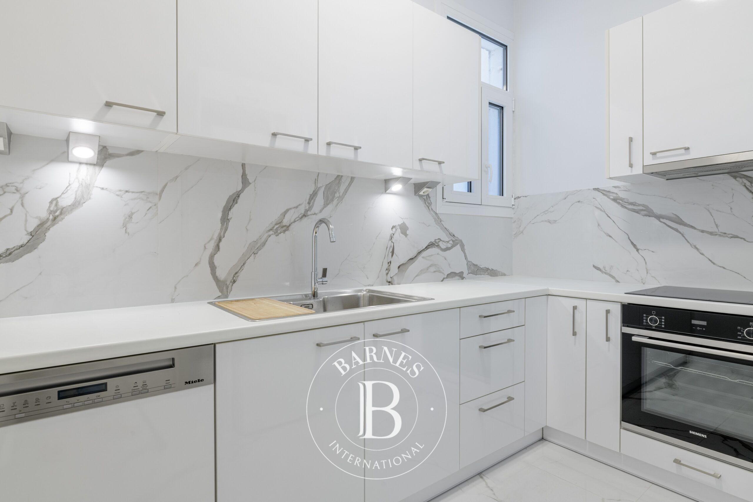 Daire Nea Smyrni - picture 4