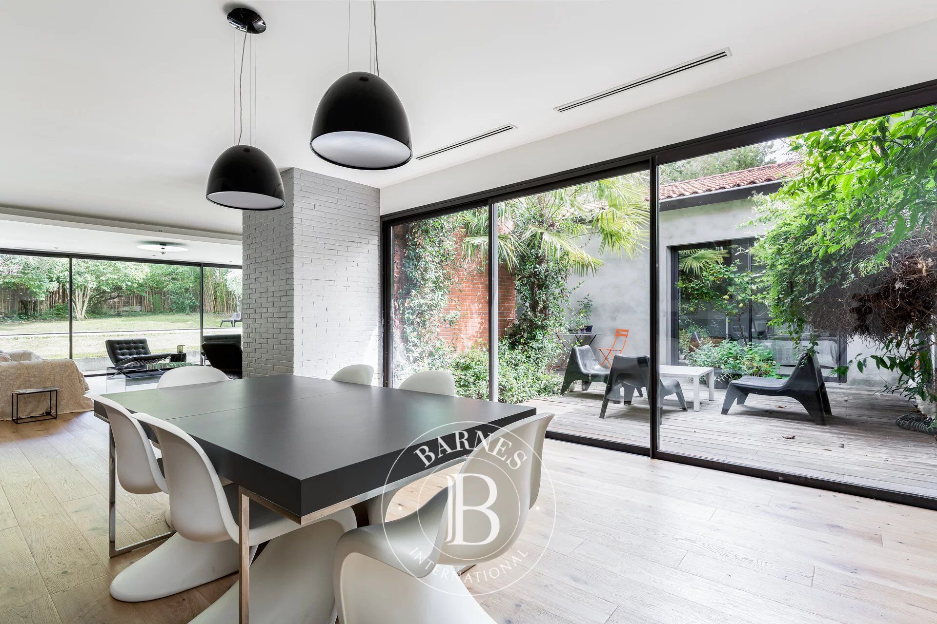 CÔTE PAVÉE MAISON CONTEMPORAINE AVEC JARDIN ET PISCINE - picture 3