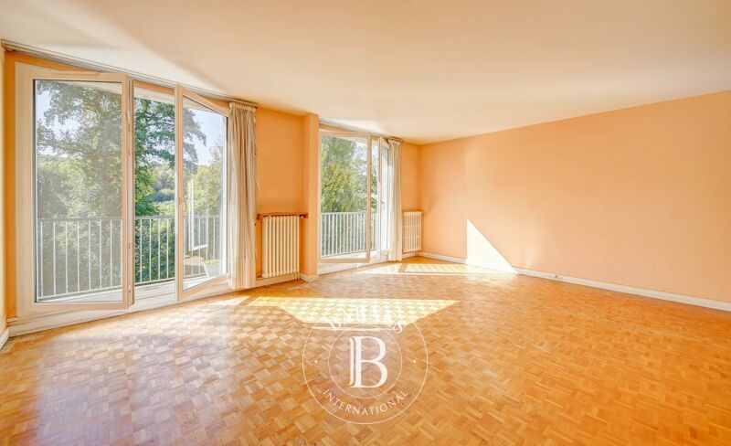 Versailles Chantiers - Family apartment - 4 bedrooms - Balcony - Lift - Parking.