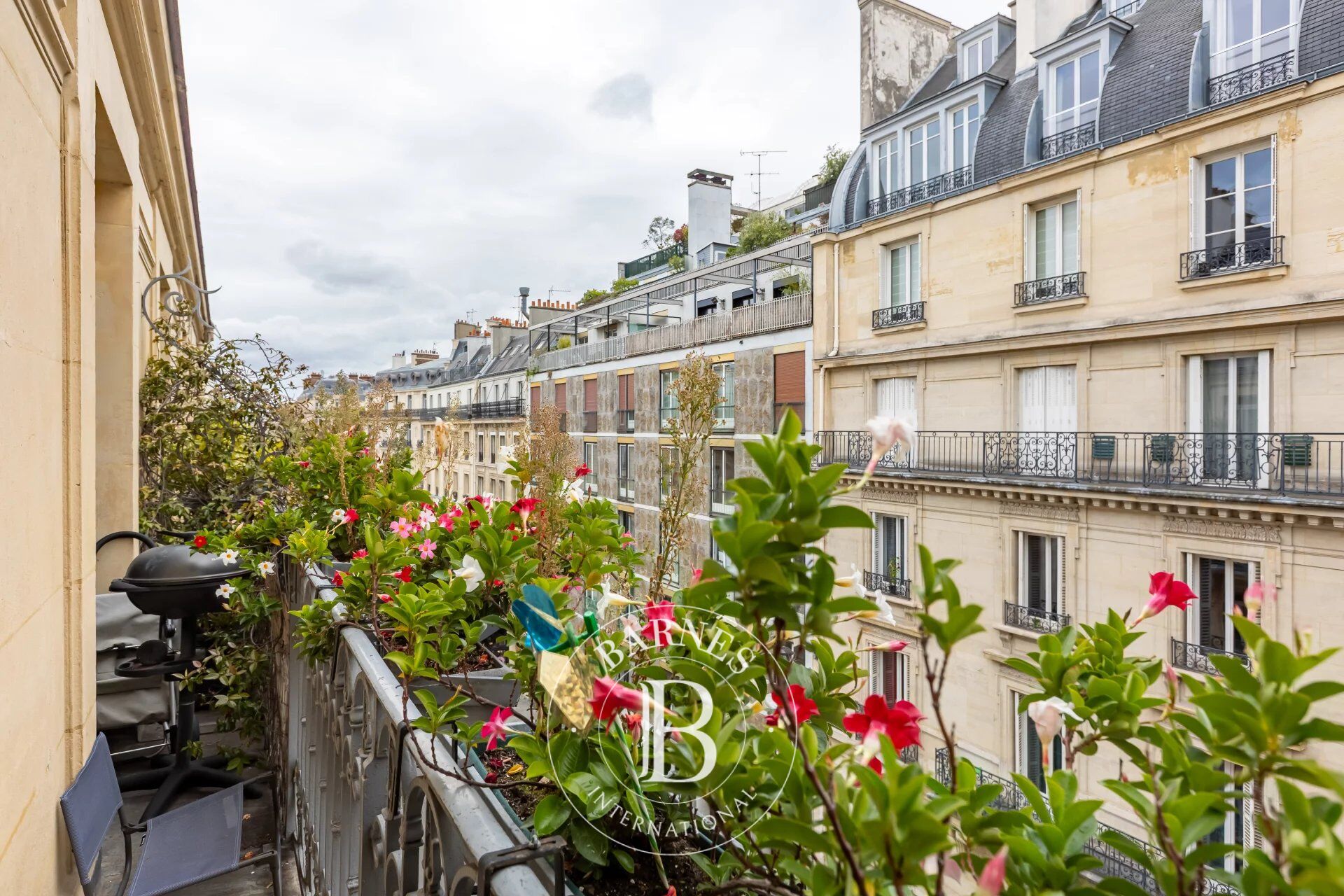 Piso Paris 8ème - picture 1