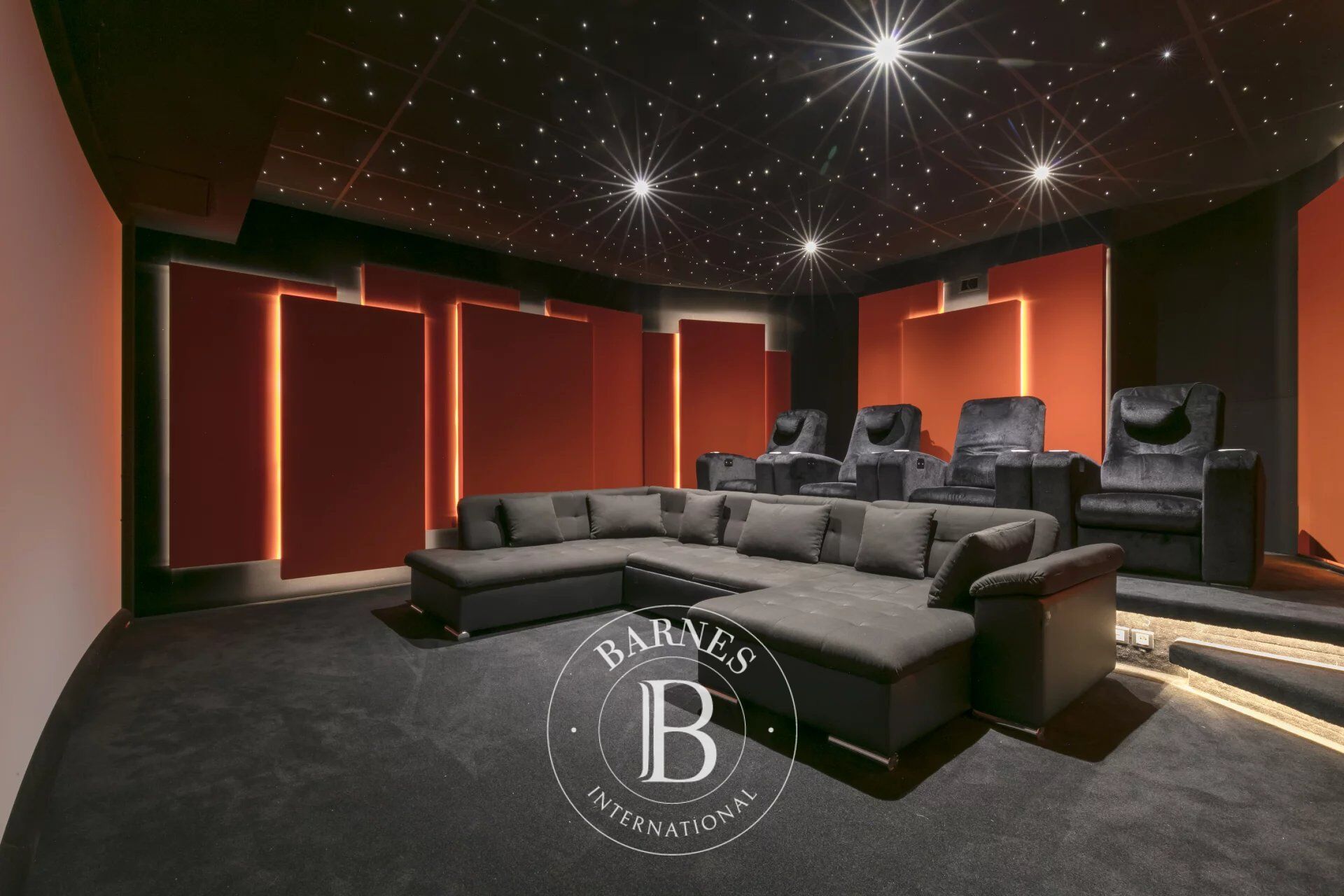 Barnes - La Celle-Saint-Cloud - Custom-built house for sale complete with Indoor Pool / Home cinema - picture 2