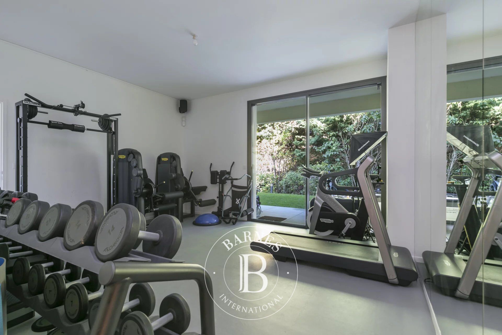 Barnes - La Celle-Saint-Cloud - Custom-built house for sale complete with Indoor Pool / Home cinema - picture 3