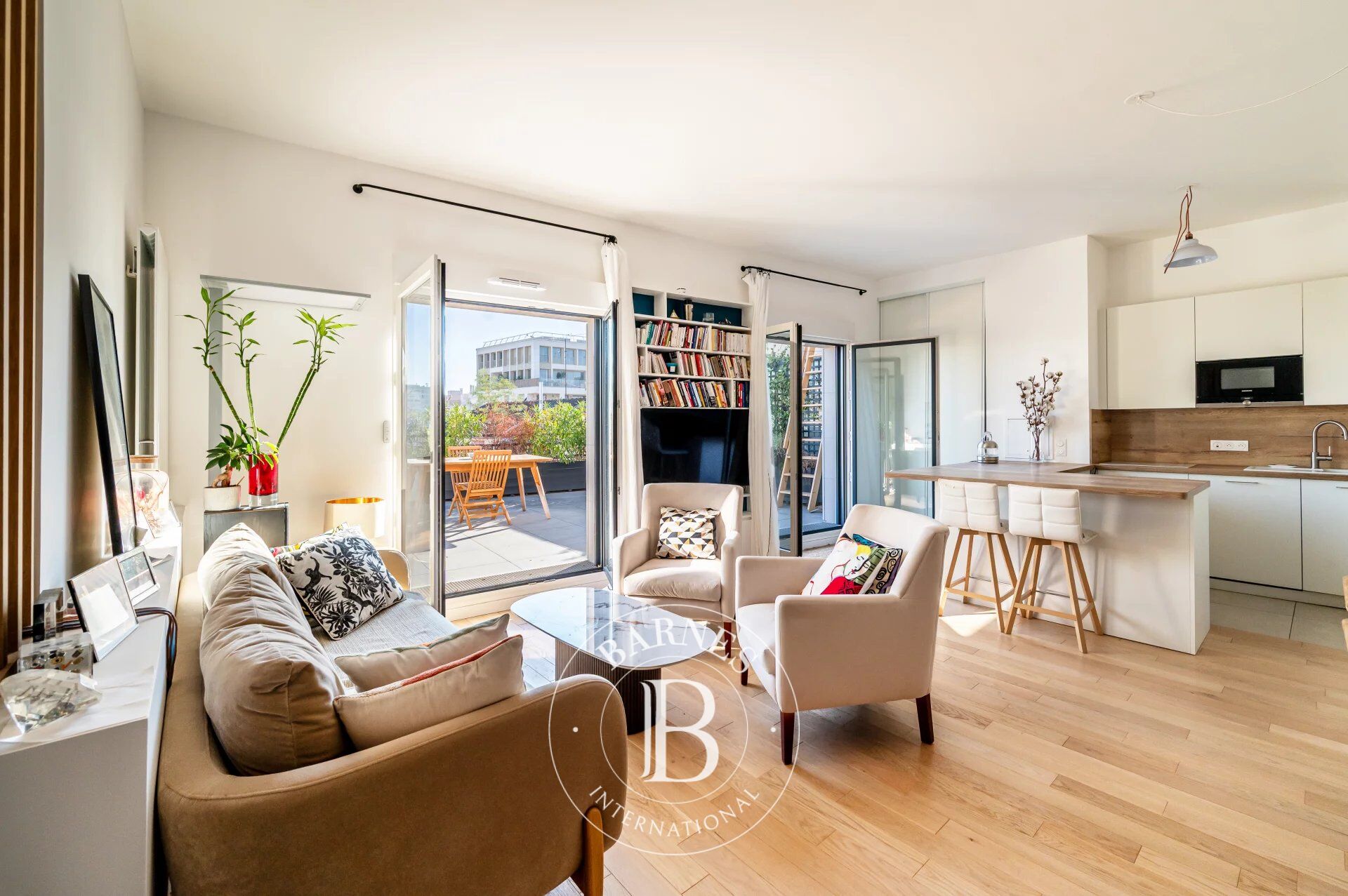 Exclusive listing - Clichy - 4-bed apartment - Top floor- Terrace - picture 3