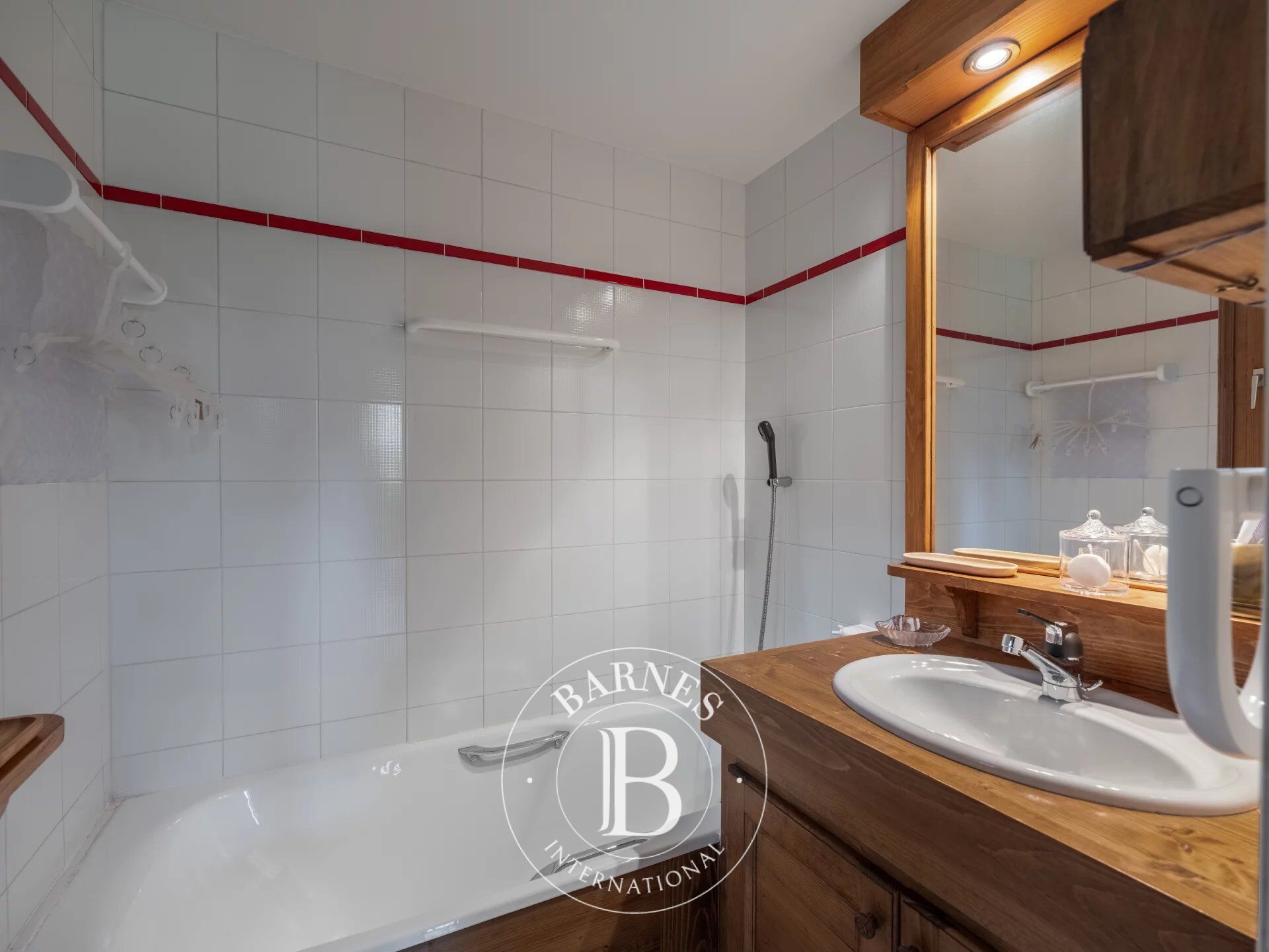 EXCLUSIVE - MEGEVE - 2-BEDROOM DUPLEX APARTMENT 350 METERS FROM THE HEART OF THE VILLAGE - picture 3