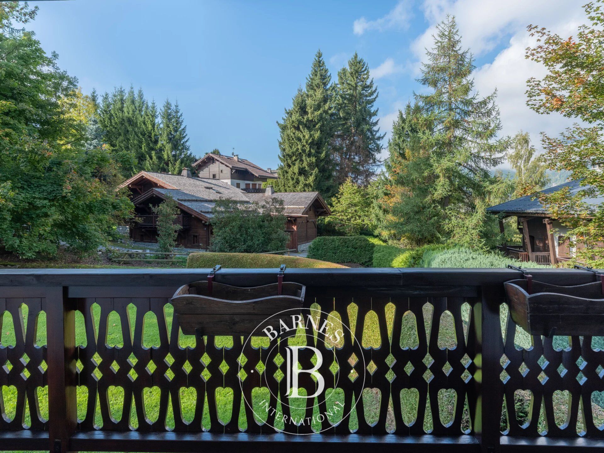 EXCLUSIVE - MEGEVE - 2-BEDROOM DUPLEX APARTMENT 350 METERS FROM THE HEART OF THE VILLAGE - picture 2