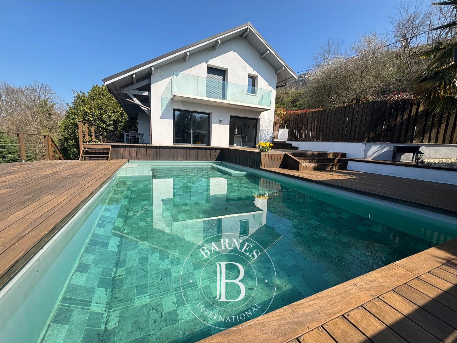 BARNES Aix-les-Bains – TRESSERVE – VILLA AVEC VUE LAC – PISCINE CHAUFFÉE - picture 2