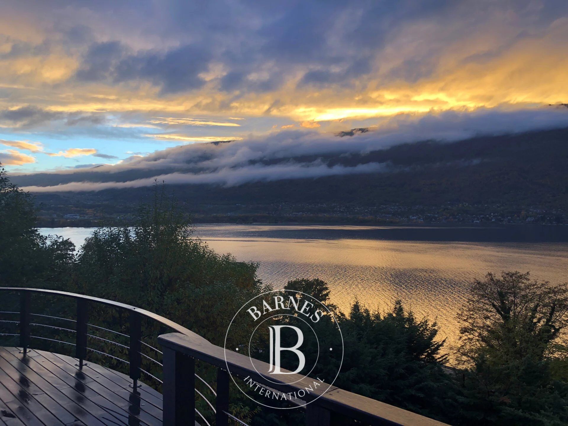 BARNES Aix-les-Bains – TRESSERVE – VILLA AVEC VUE LAC – PISCINE CHAUFFÉE - picture 3