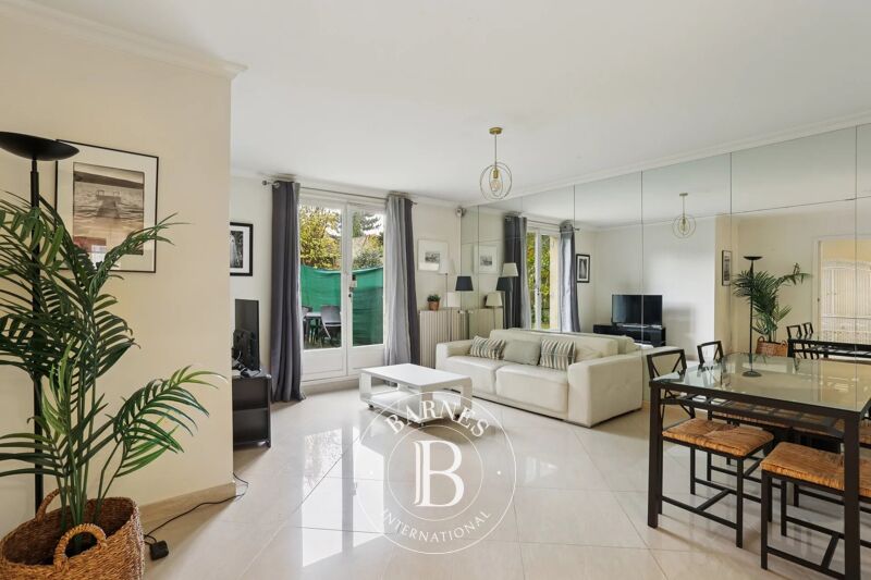 Versailles Notre-Dame - Two-bed apartment with 160m² (1,722 sq ft) garden