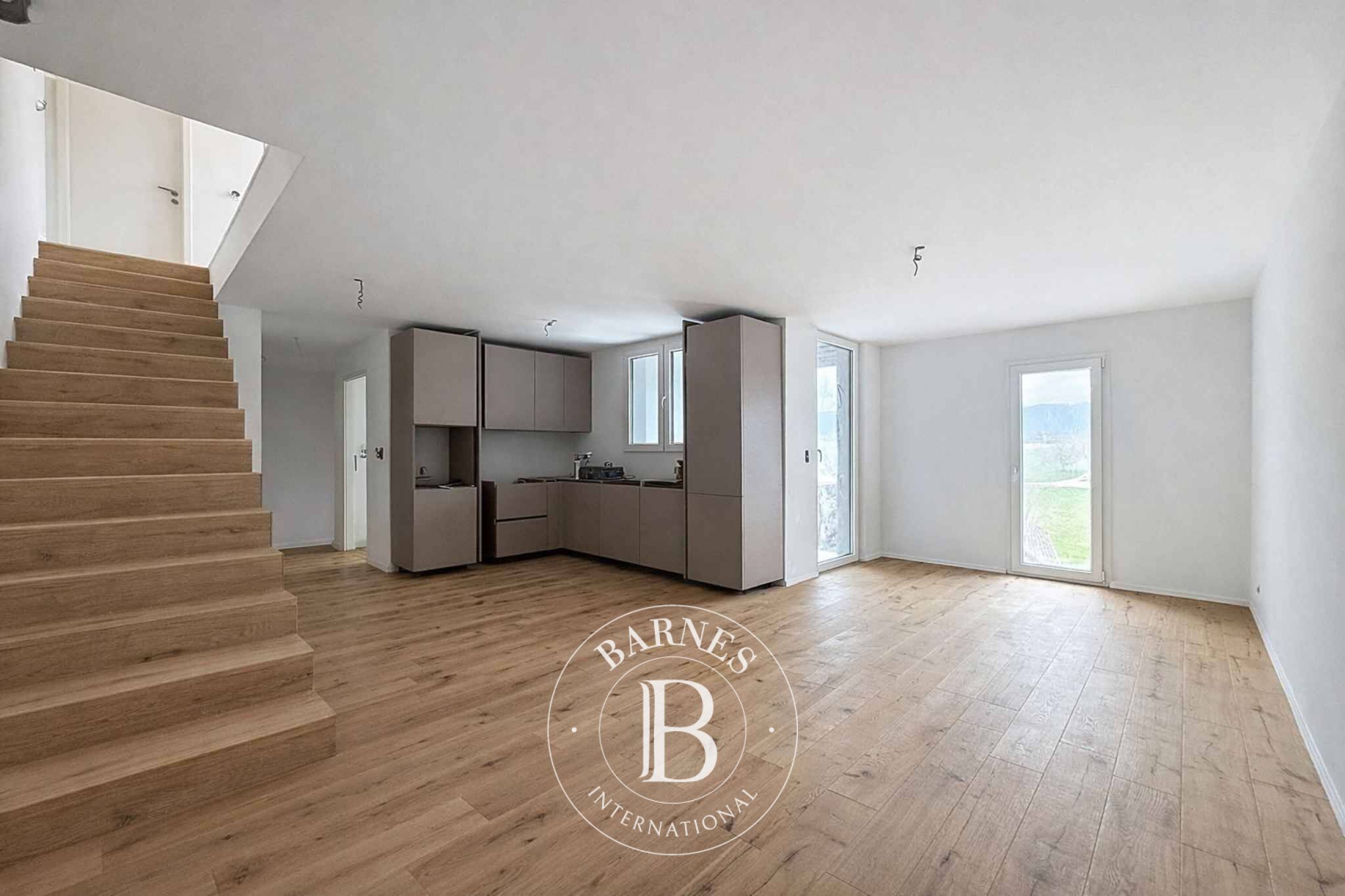 Villa contiguë dans un cadre champêtre – Rénovation haut de gamme à Vuillerens - picture 1