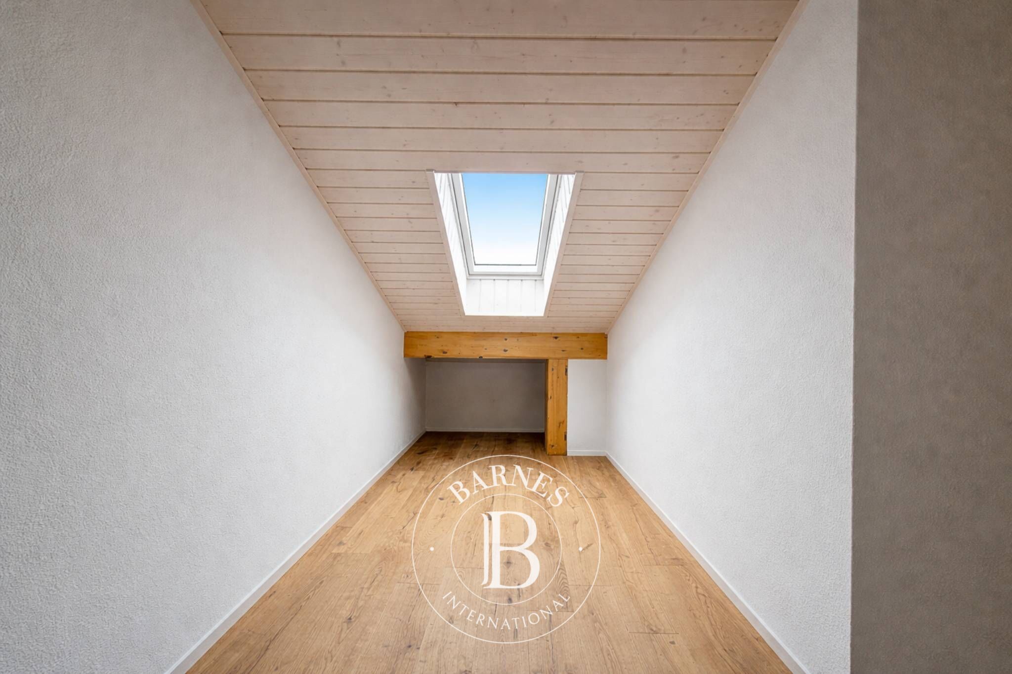 Villa contiguë dans un cadre champêtre – Rénovation haut de gamme à Vuillerens - picture 3