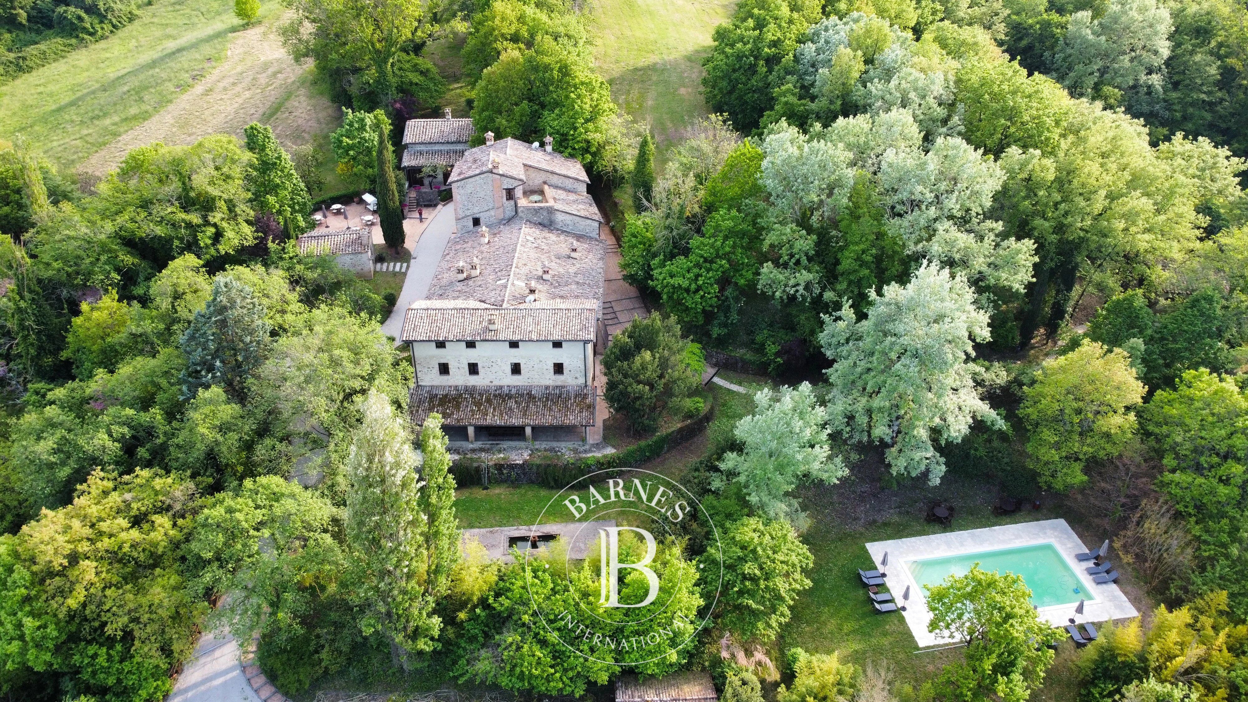 Sixteenth-century complex overlooking Valle del Tevere - picture 1