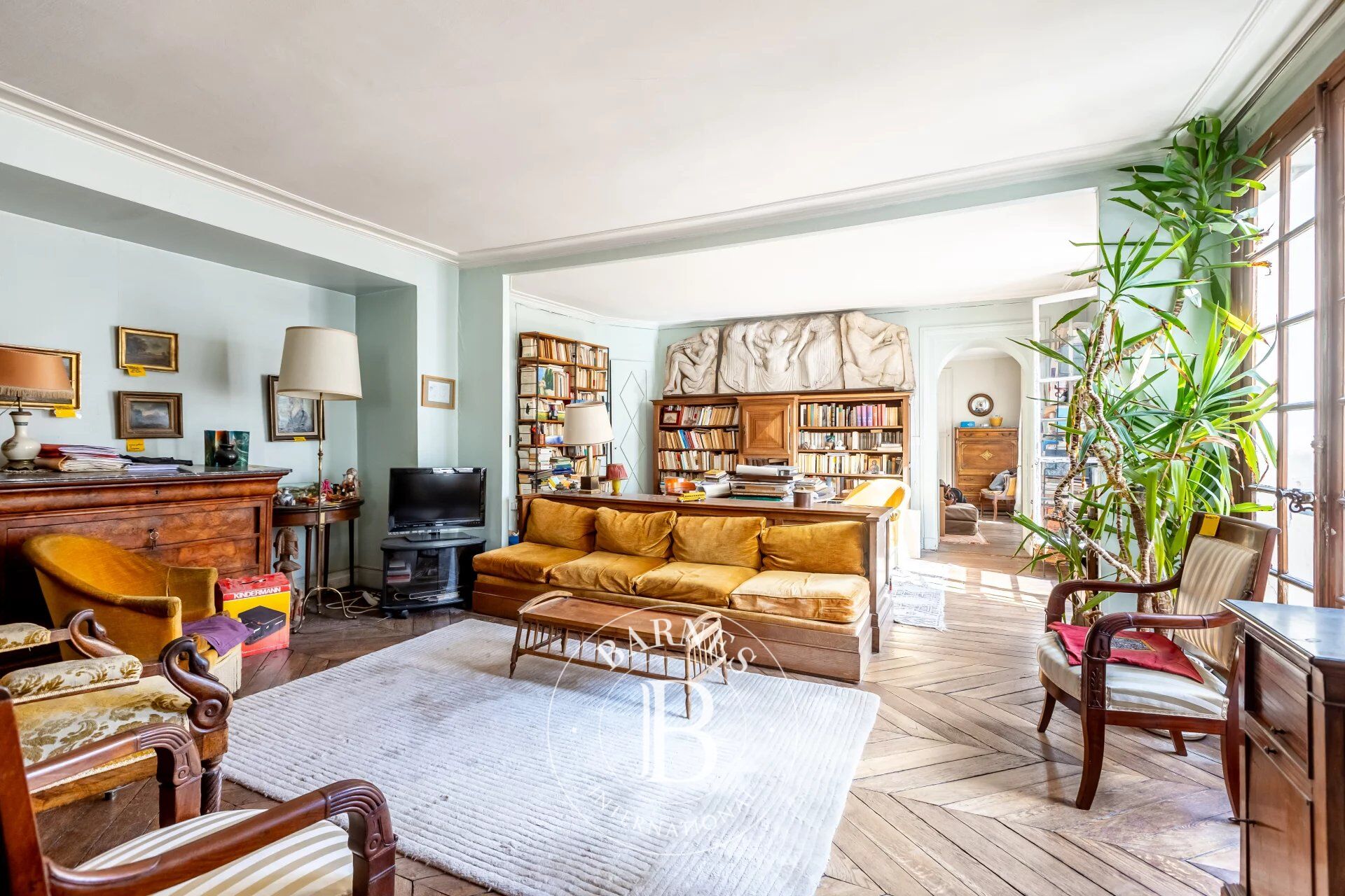 Paris1er - Tuileries - 5th floor apartment with one bedroom and a studio located on the 6th floor - picture 1