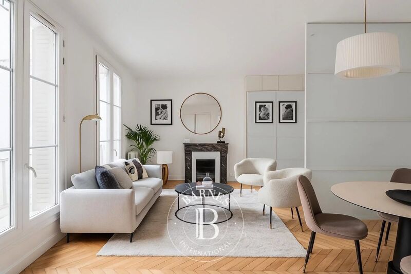 1-BED APARTMENT - AV HOCHE - PARIS 8