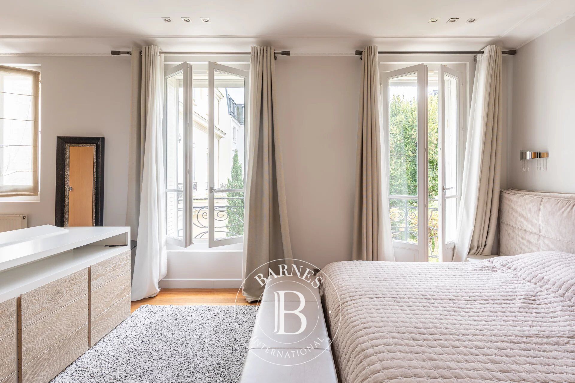 Neuilly/ Saint-James : Hôtel particulier d'environ 500 m² - picture 3