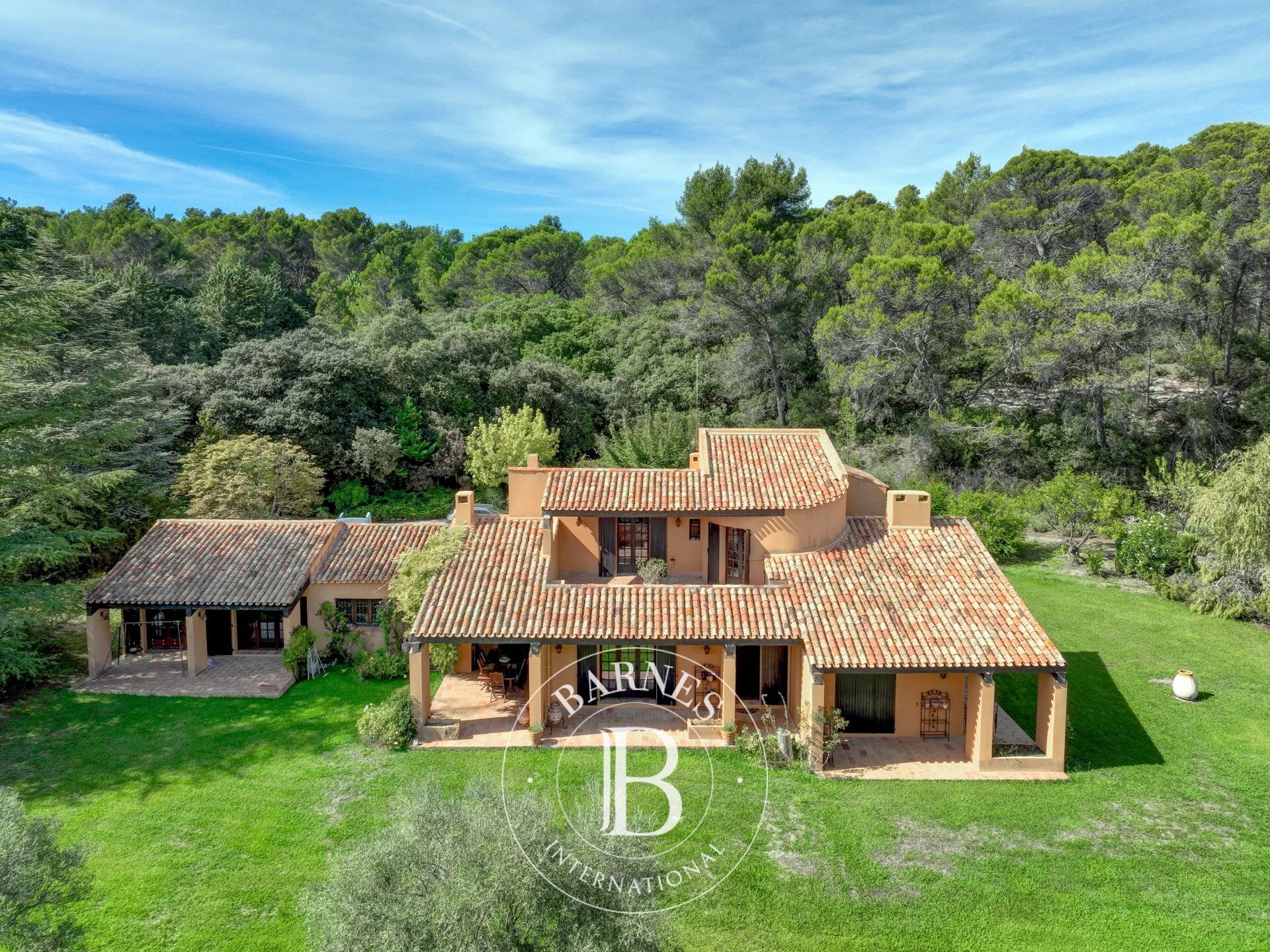 Aix-en-Provence – Maison d’architecte – 5 chambres  – Jardin d’1 ha – Pool house - picture 1