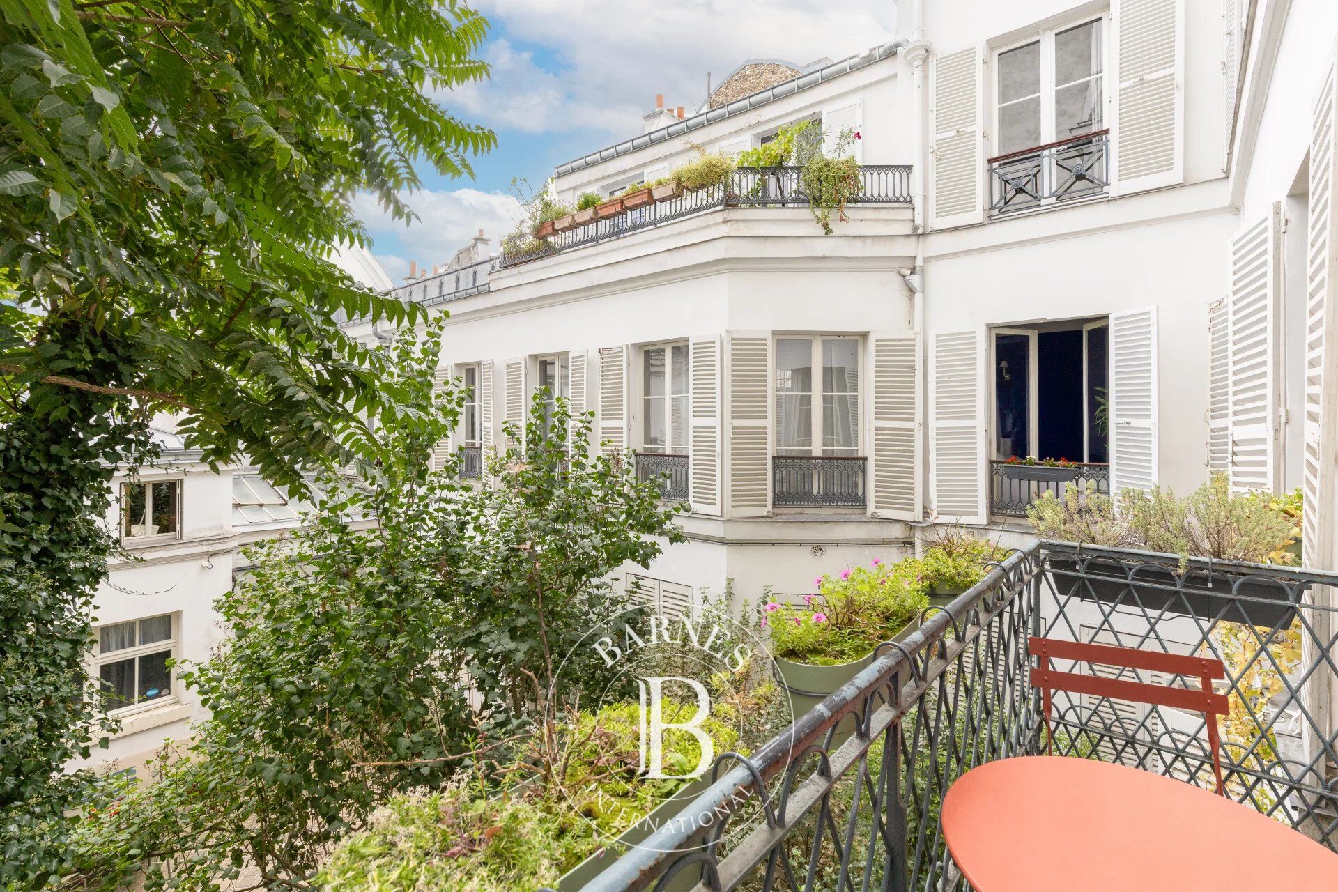 PARIS 10 - ST VINCENT DE PAUL - 3 BEDROOMS - BALCONY - IMMACULATE CONDITION - picture 1