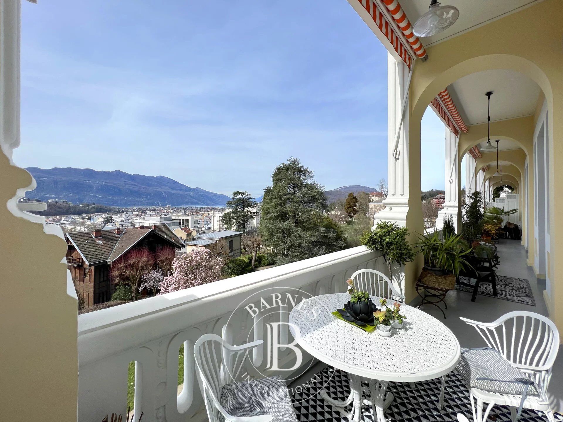 Prestigious apartment - former palace - lake and mountain view - picture 1