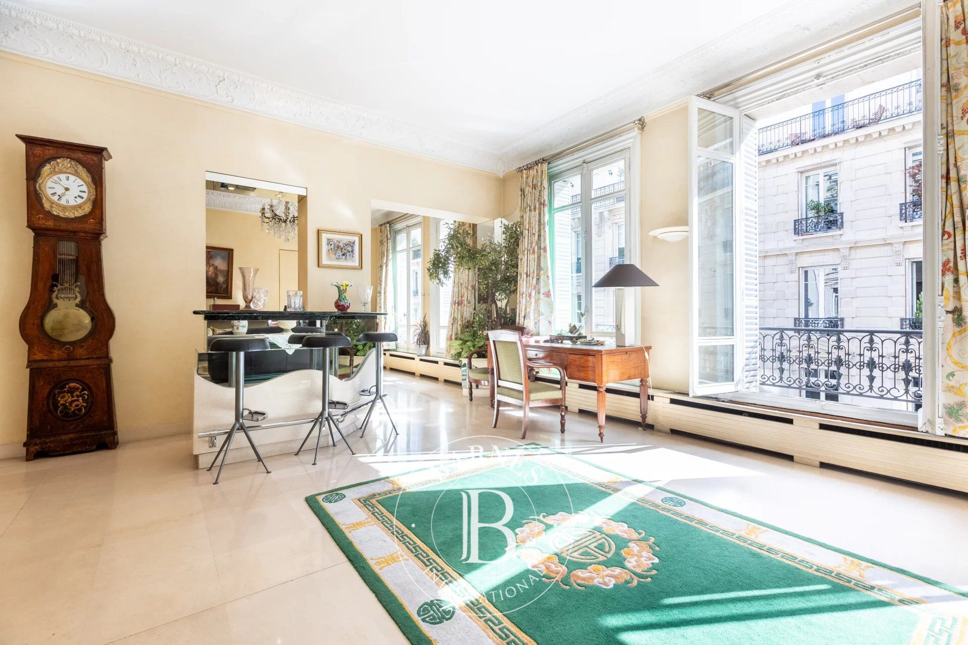 Piso Paris 8ème - picture 2