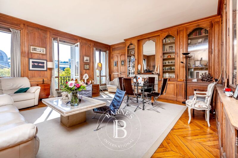 Paris 8 - Friedland - Beautiful apartment on the 4th floor - 4 bedrooms - unobstructed view