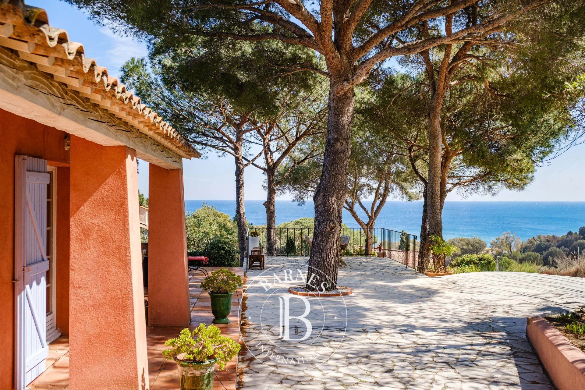SAINTE-MAXIME - VILLA VUE MER - ACCES PLAGE A PIEDS - 7 CHAMBRES - PISCINE - picture 1