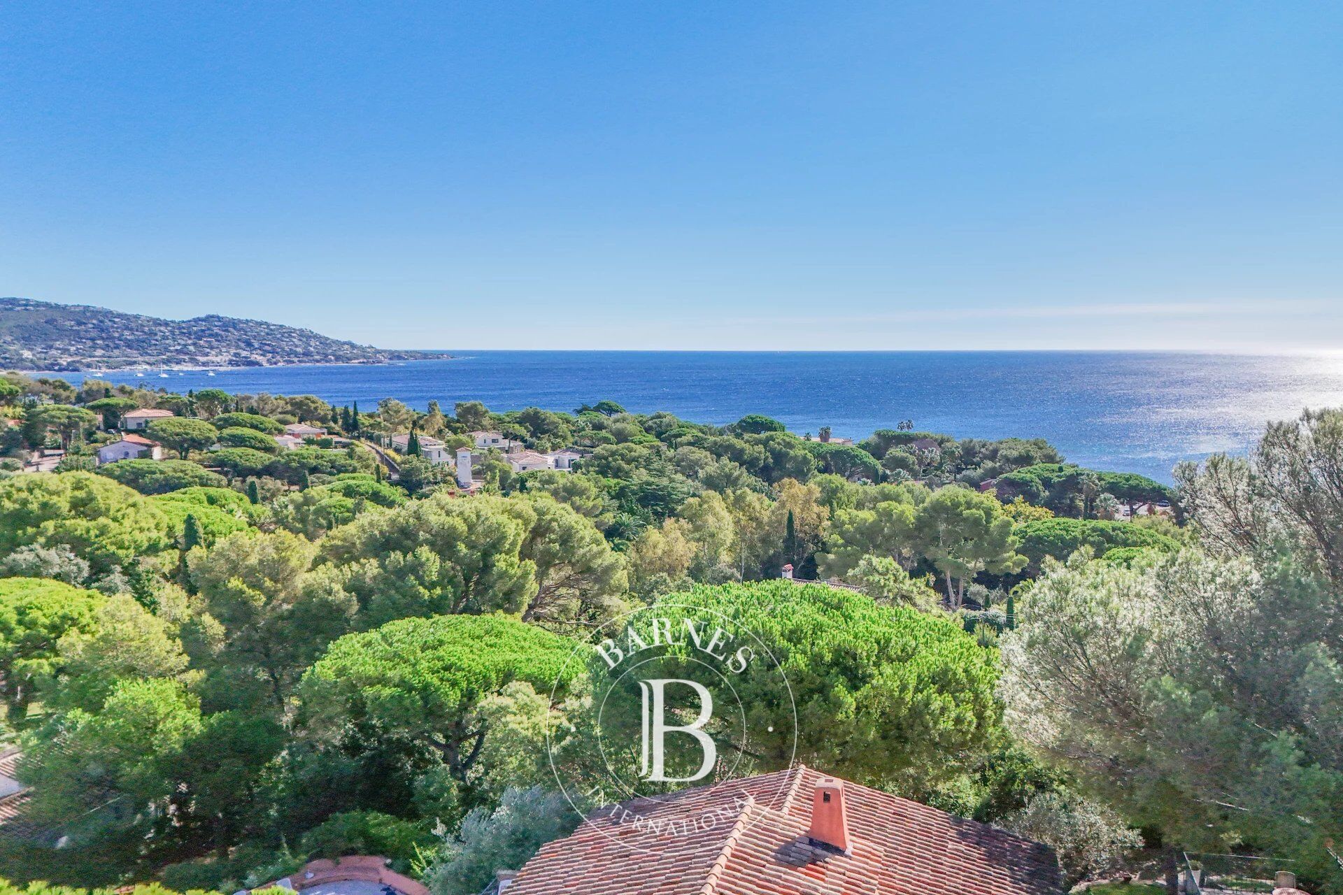 SAINTE-MAXIME - VILLA VUE MER - ACCES PLAGE A PIEDS - 7 CHAMBRES - PISCINE - picture 2