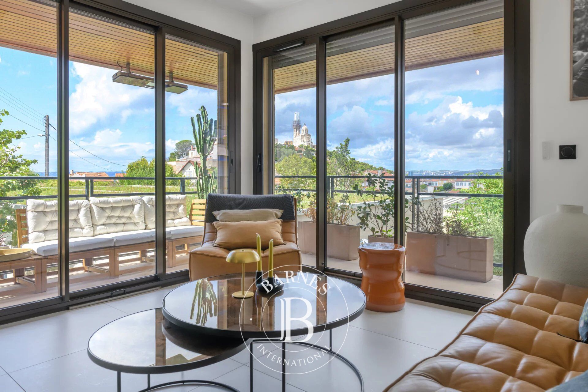 Appartement - Périer 13008 - Résidence fermée - Vue Panoramique Notre dame de la garde - picture 1