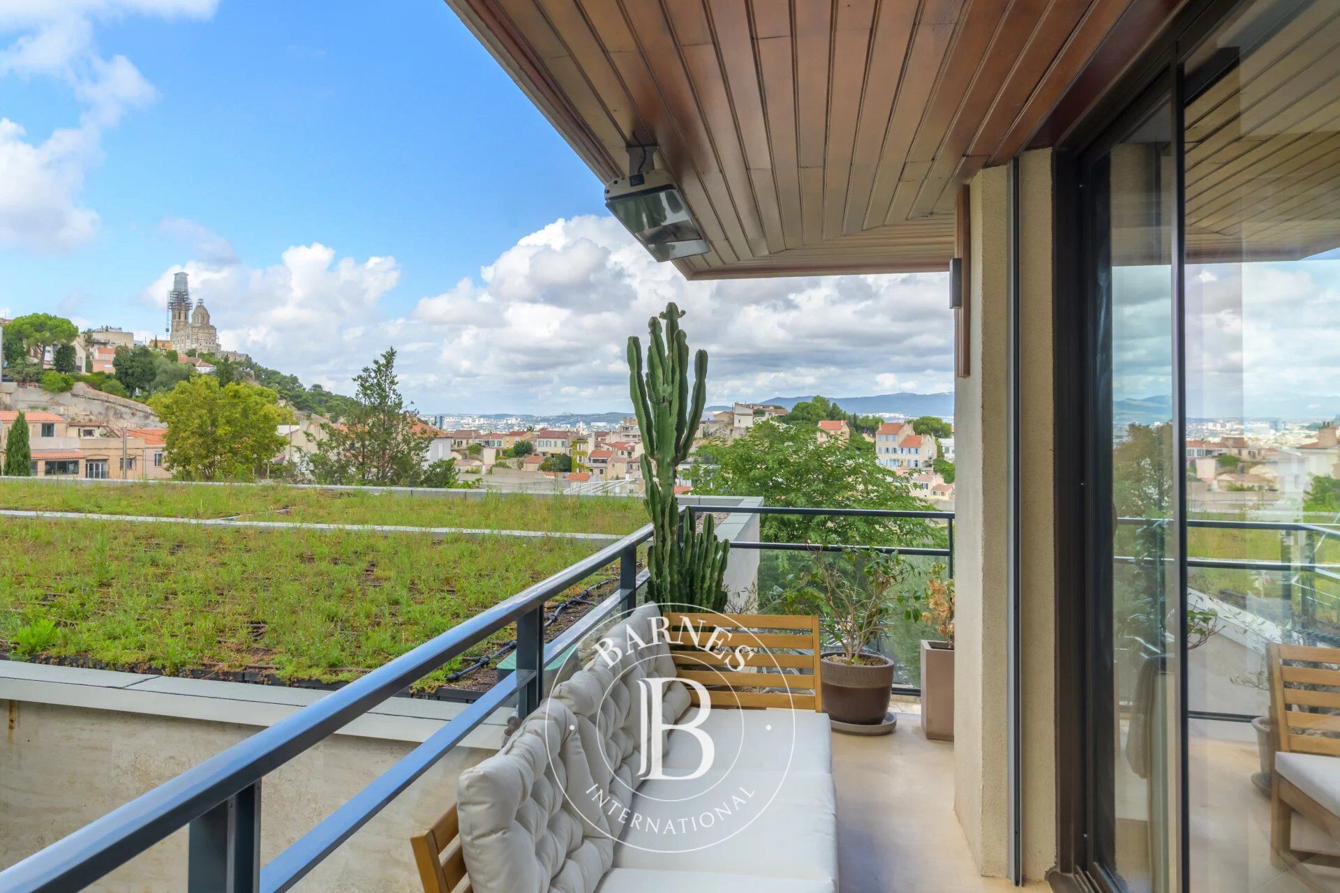 Appartement - Périer 13008 - Résidence fermée - Vue Panoramique Notre dame de la garde - picture 3