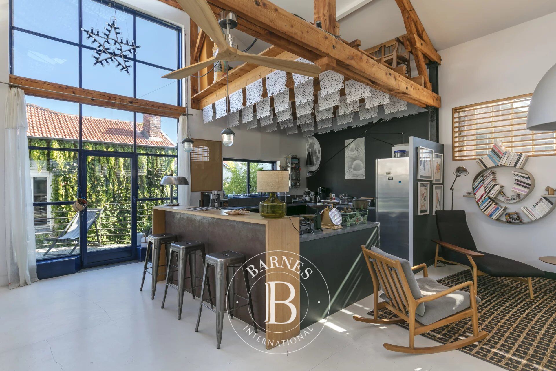 Vanves lycée Michelet Propriété atypique 350  m², 4/5 chambres, patio, jardin, dont 120 m² dépendances - picture 3