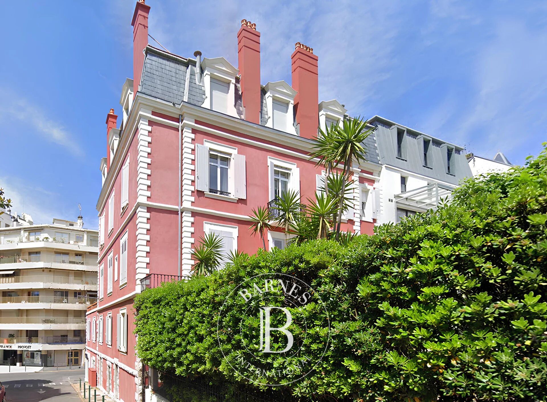 BIARRITZ COEUR DE VILLE, GRAND APPARTEMENT AVEC GARAGE - picture 1