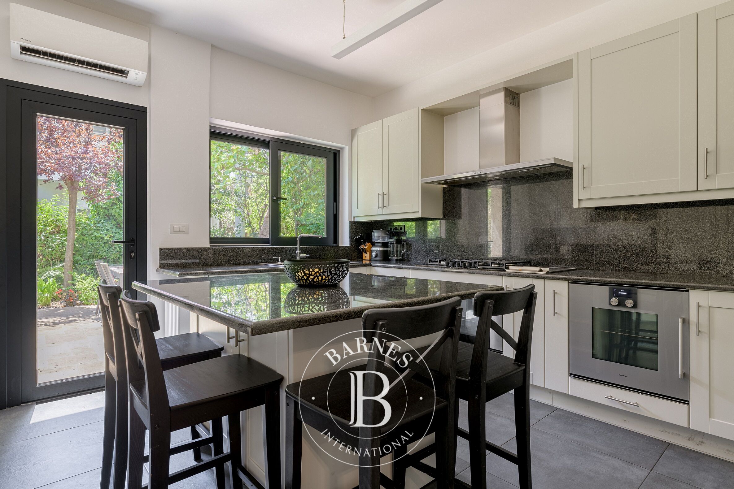 Ev Vrilissia - picture 12