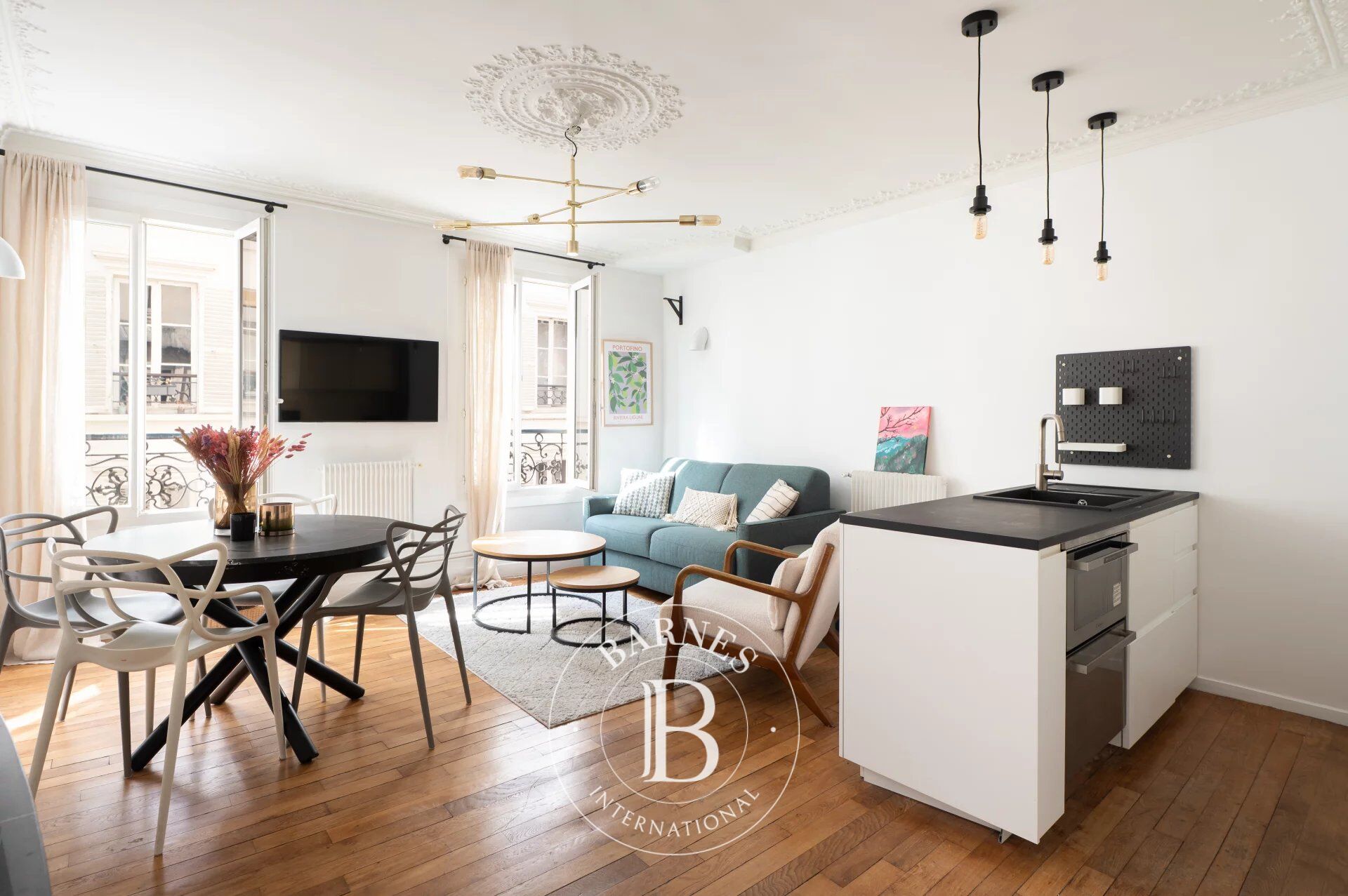 Paris 18 - Abbesses - 1 bedroom - South-facing - Top floor - picture 1