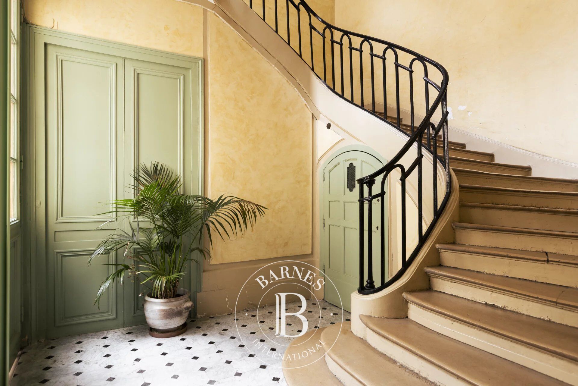 Paris 6 - Bonaparte / Jacob - Rare - Top floor of a remarkable private mansion in central Saint-Germain-des-Prés - picture 2