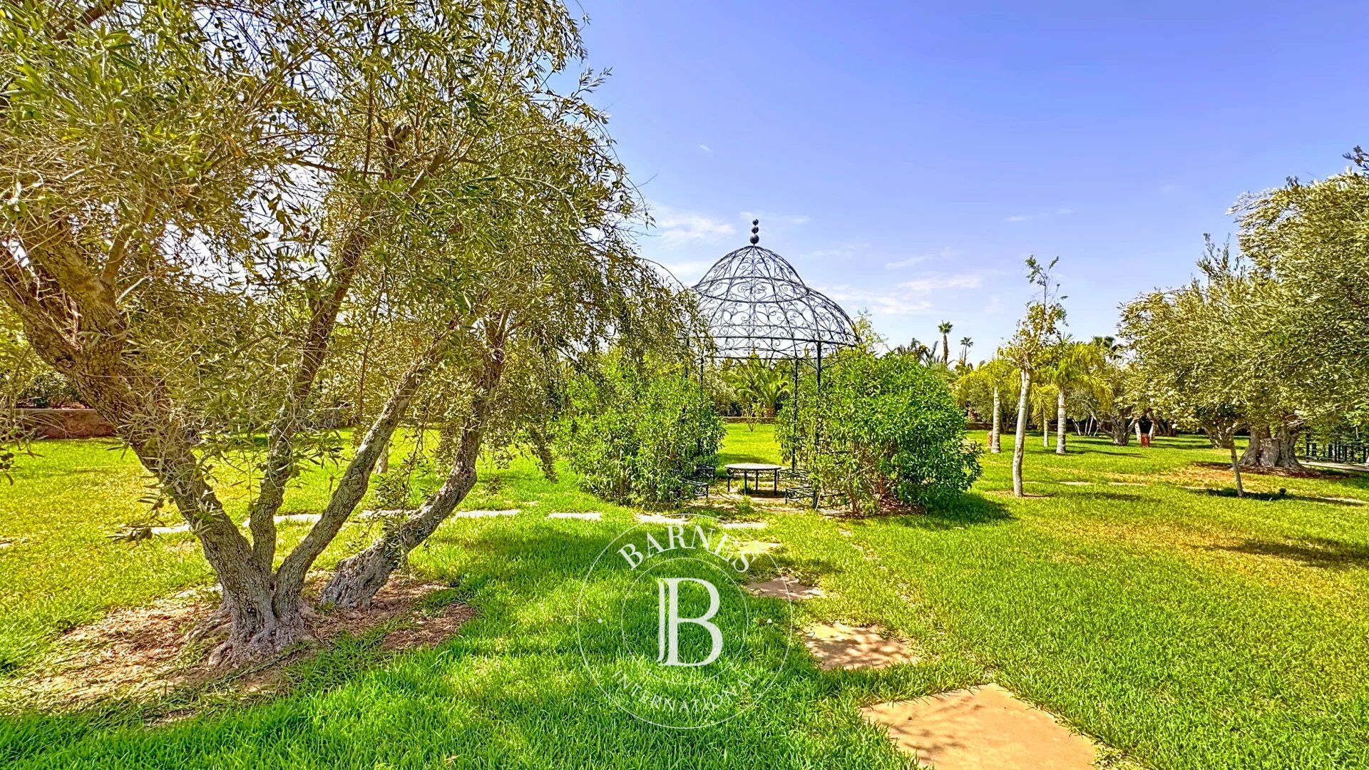 For sale - Prestigious single-storey villa on 1 hectare, Route d'Ouarzazate - Marrakech - picture 3