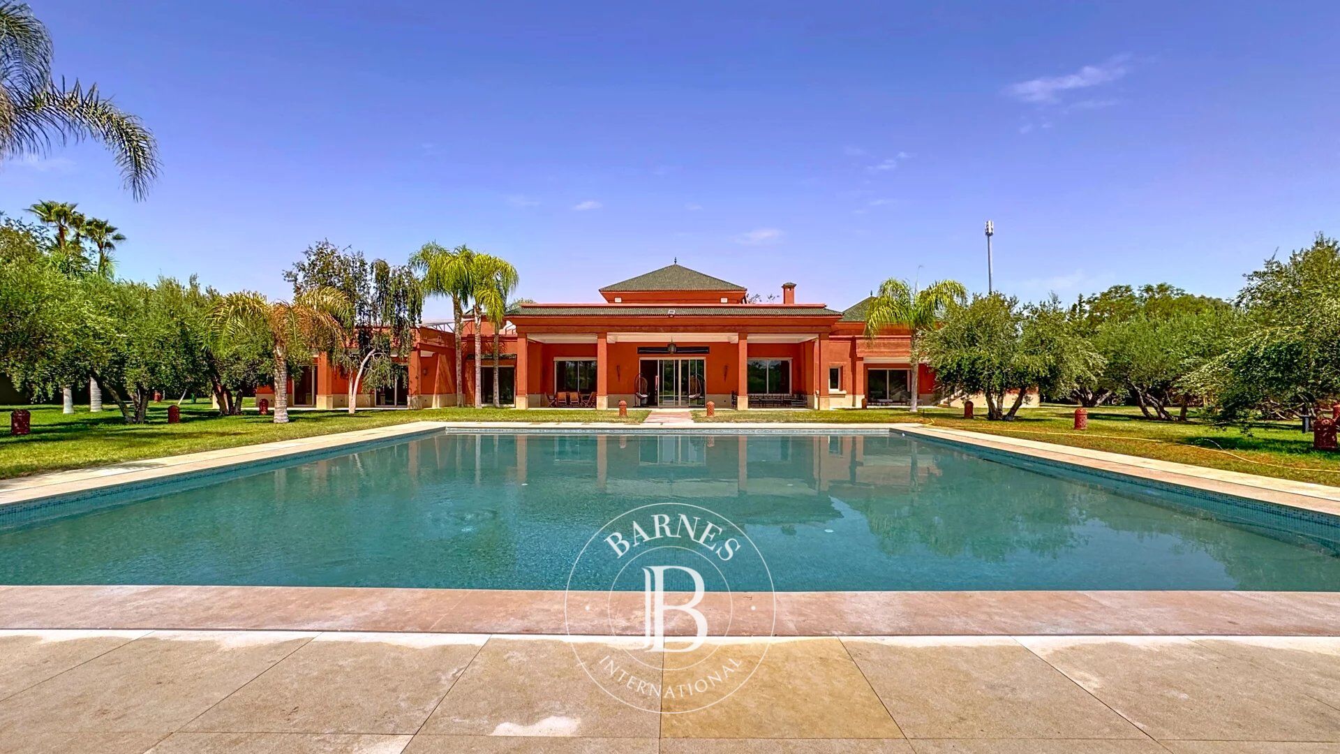 For sale - Prestigious single-storey villa on 1 hectare, Route d'Ouarzazate - Marrakech - picture 1
