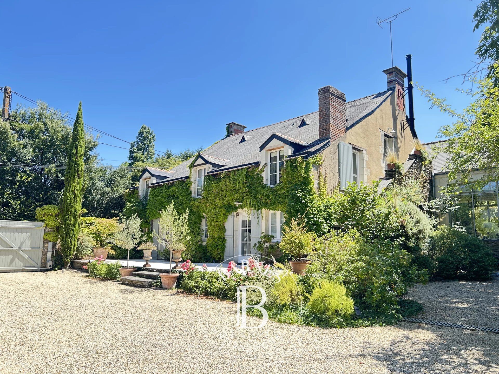 Casa Angers - picture 1