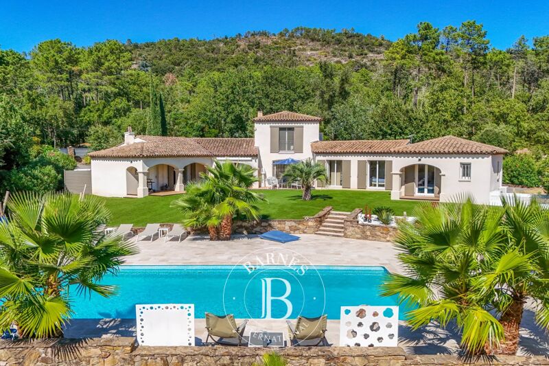 LE MUY – VILLA  PRIVATGRUNDSTÜCK – 1,1 HEKTAR GROSSES GRUNDSTÜCK – GROSSER POOL