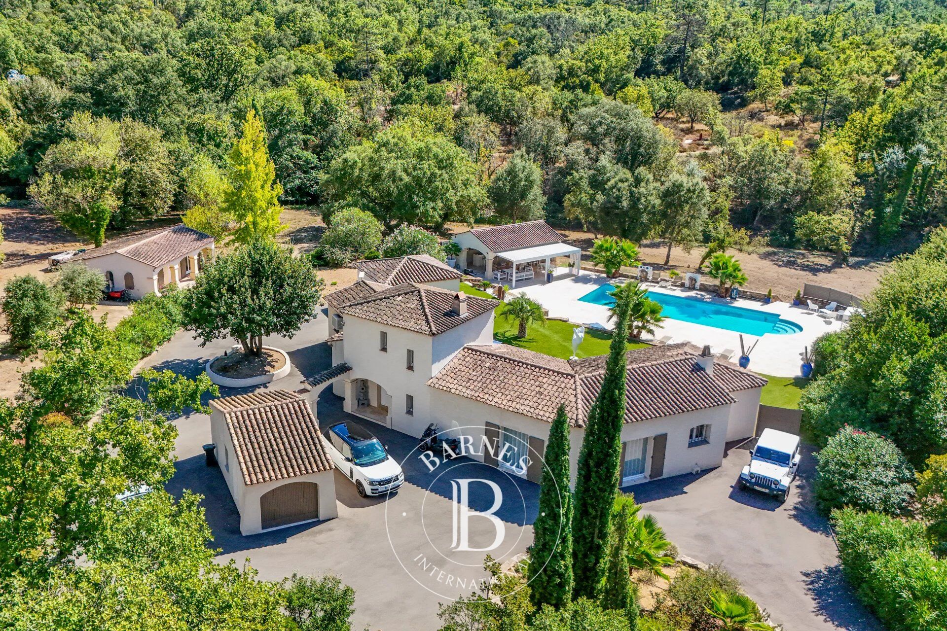 LE MUY – VILLA  PRIVATGRUNDSTÜCK – 1,1 HEKTAR GROSSES GRUNDSTÜCK – GROSSER POOL - picture 1