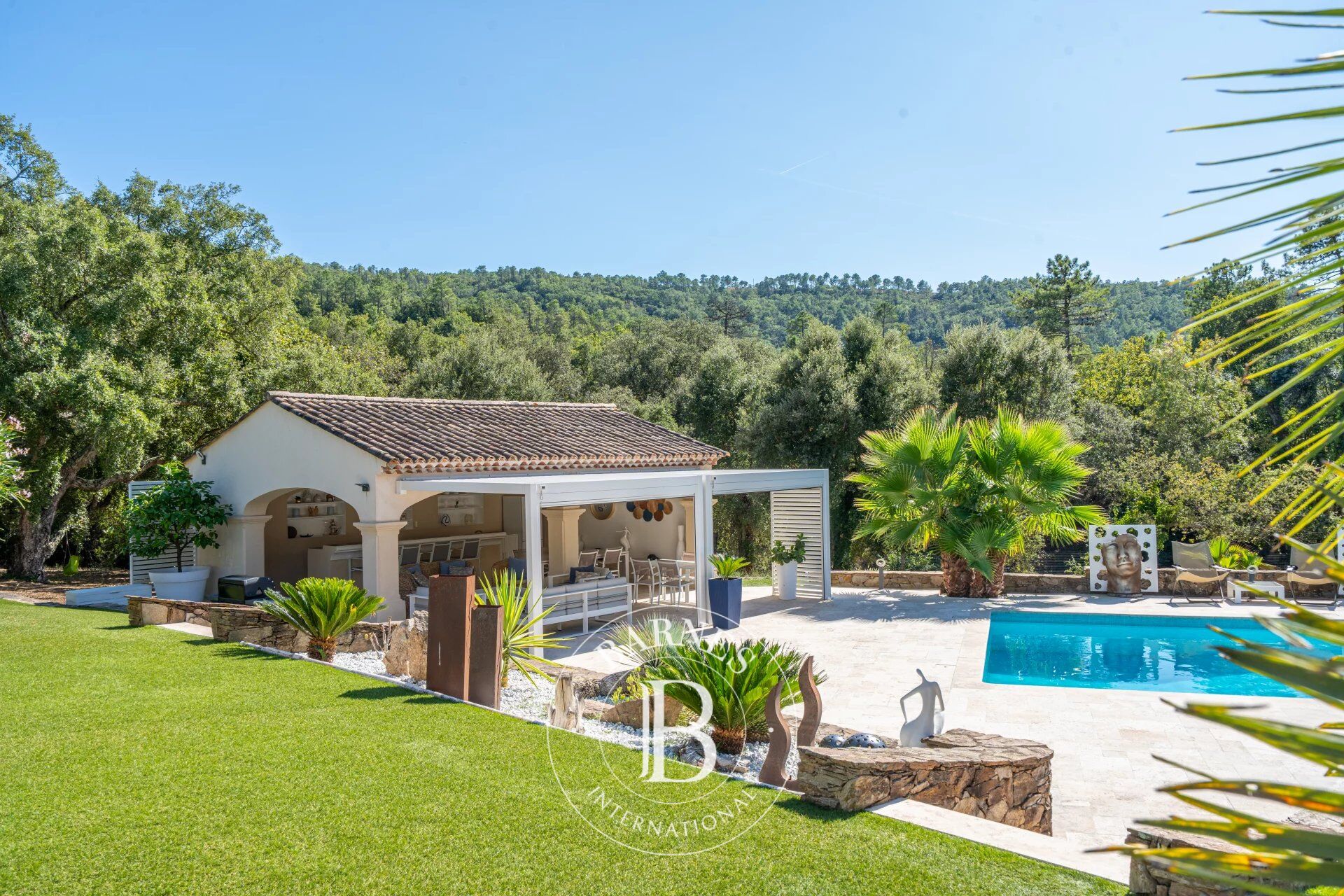 LE MUY – VILLA  PRIVATGRUNDSTÜCK – 1,1 HEKTAR GROSSES GRUNDSTÜCK – GROSSER POOL - picture 3